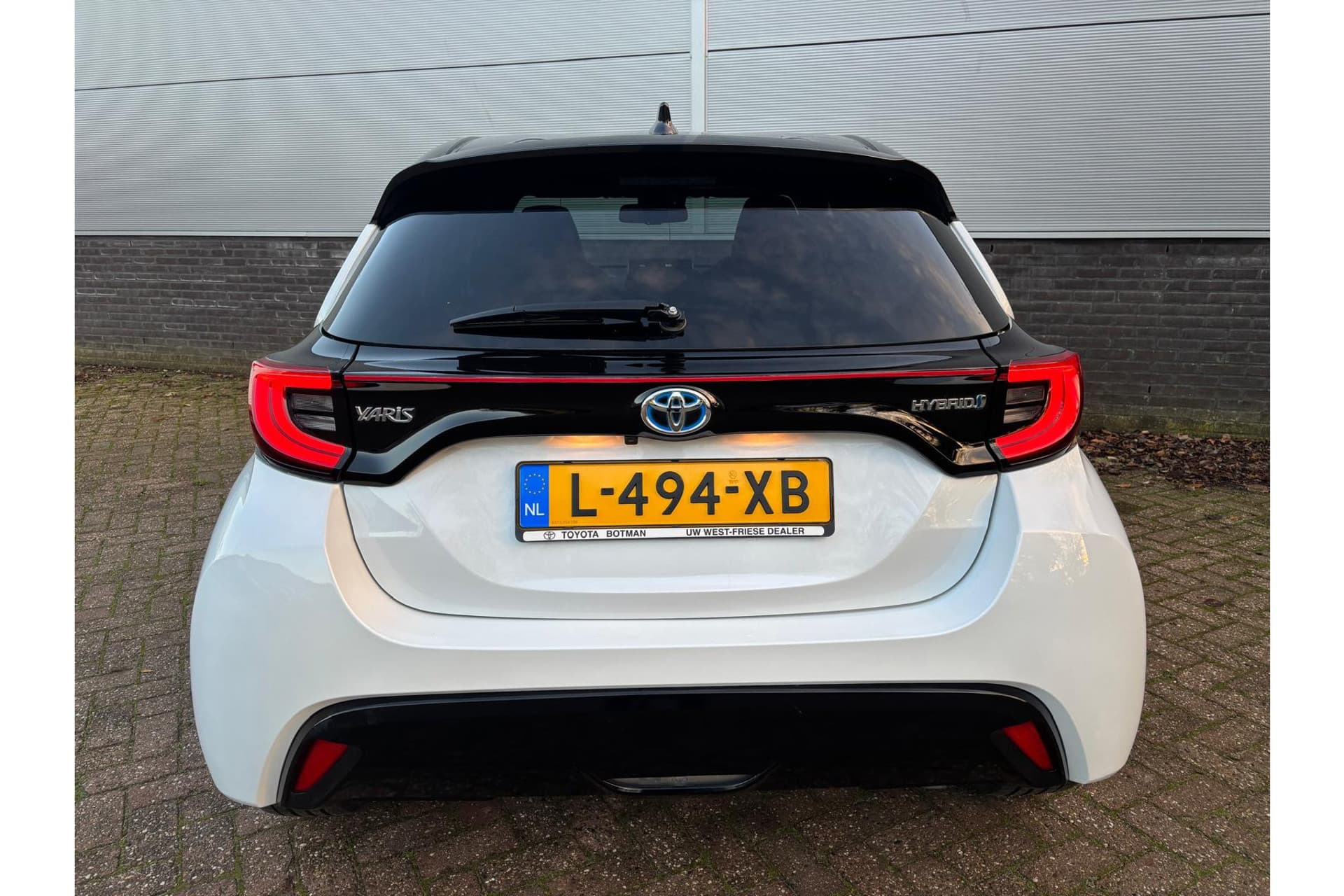 Toyota Yaris 1.5 Hybrid Executive Limited thumbnail 12