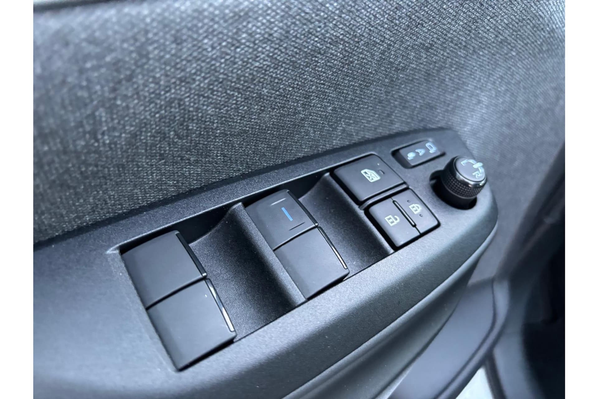 Toyota Yaris 1.5 Hybrid Executive Limited thumbnail 15