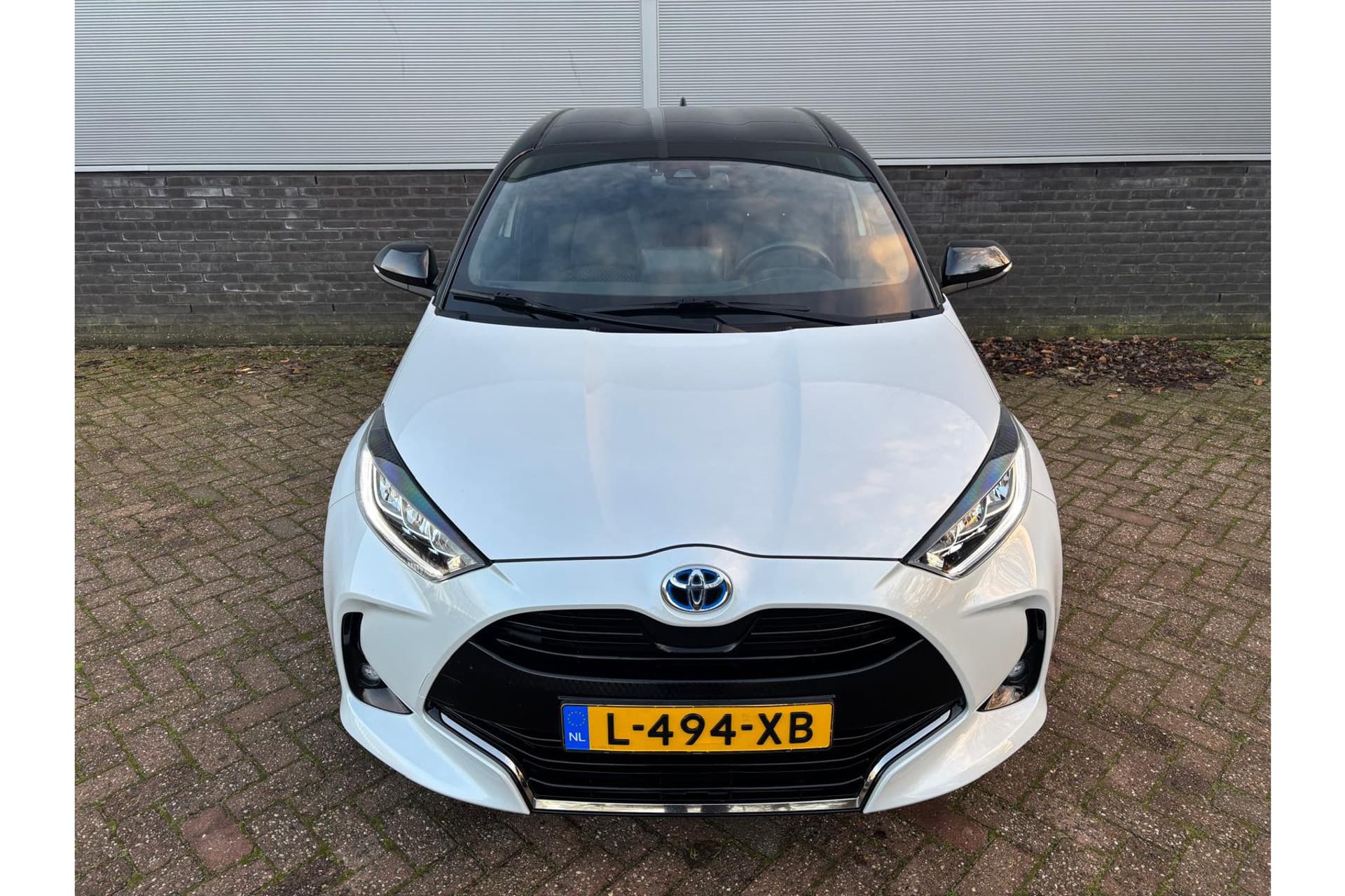 Toyota Yaris 1.5 Hybrid Executive Limited thumbnail 17