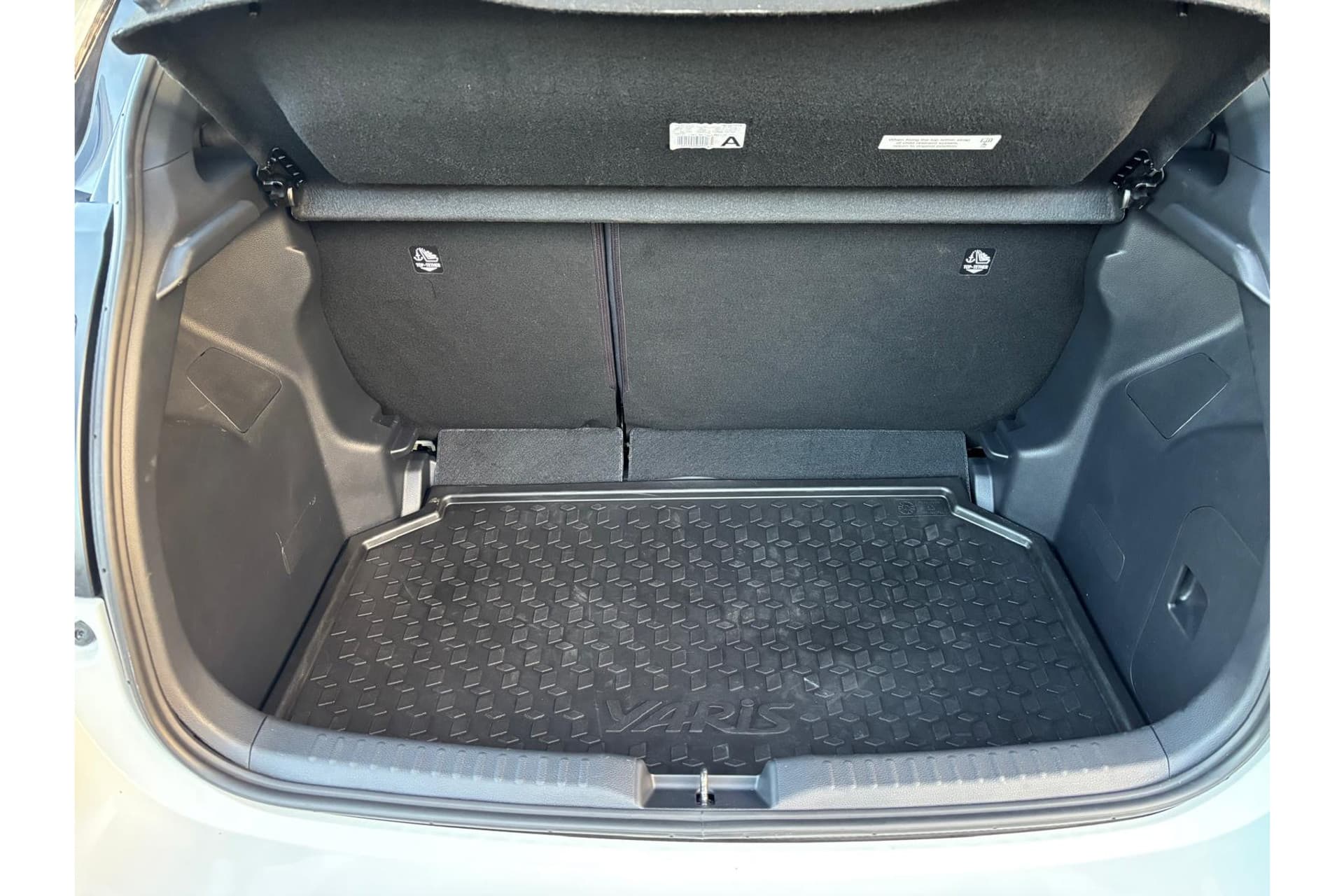 Toyota Yaris 1.5 Hybrid Executive Limited thumbnail 18