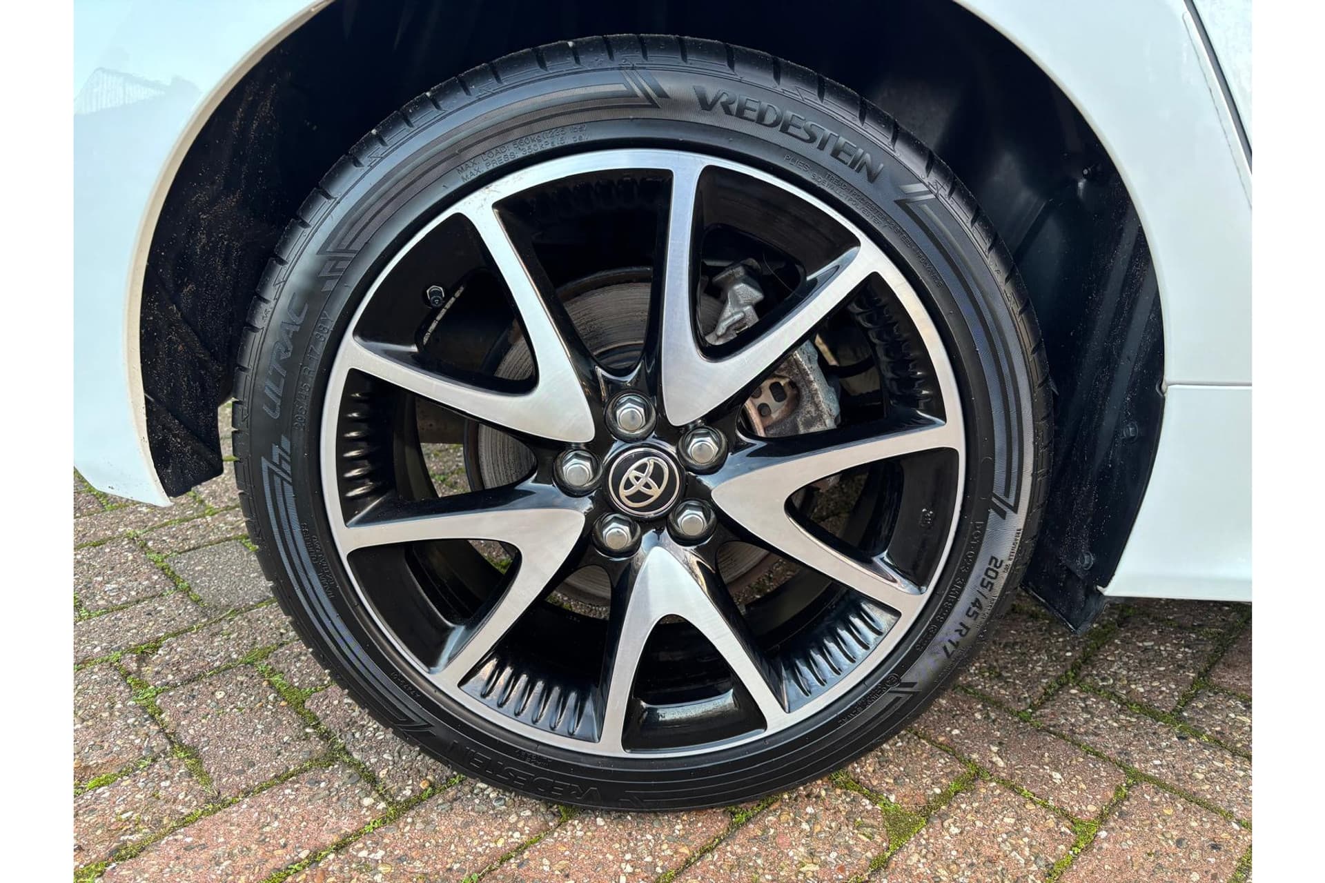 Toyota Yaris 1.5 Hybrid Executive Limited thumbnail 19