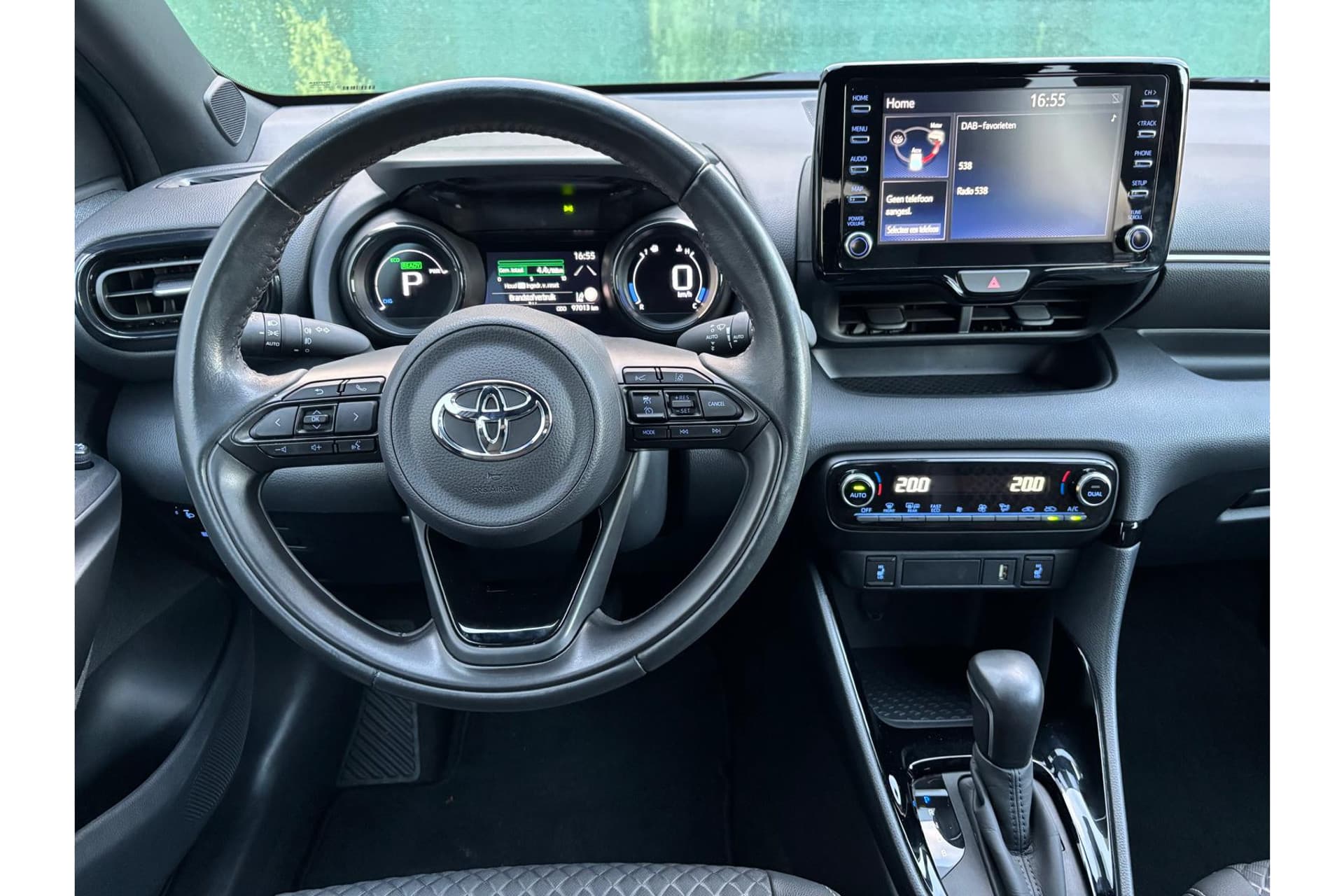 Toyota Yaris 1.5 Hybrid Executive Limited thumbnail 6