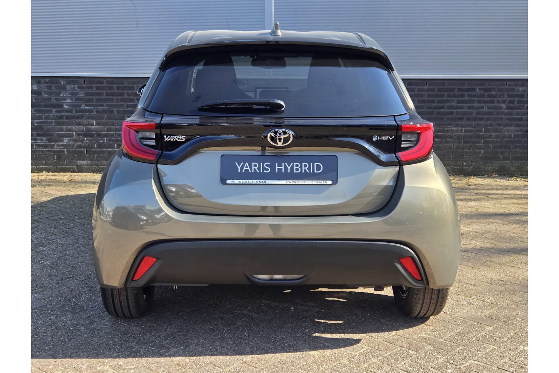 Toyota Yaris 1.5 Hybrid 115 First Edition Demonstratie Auto ! thumbnail 10