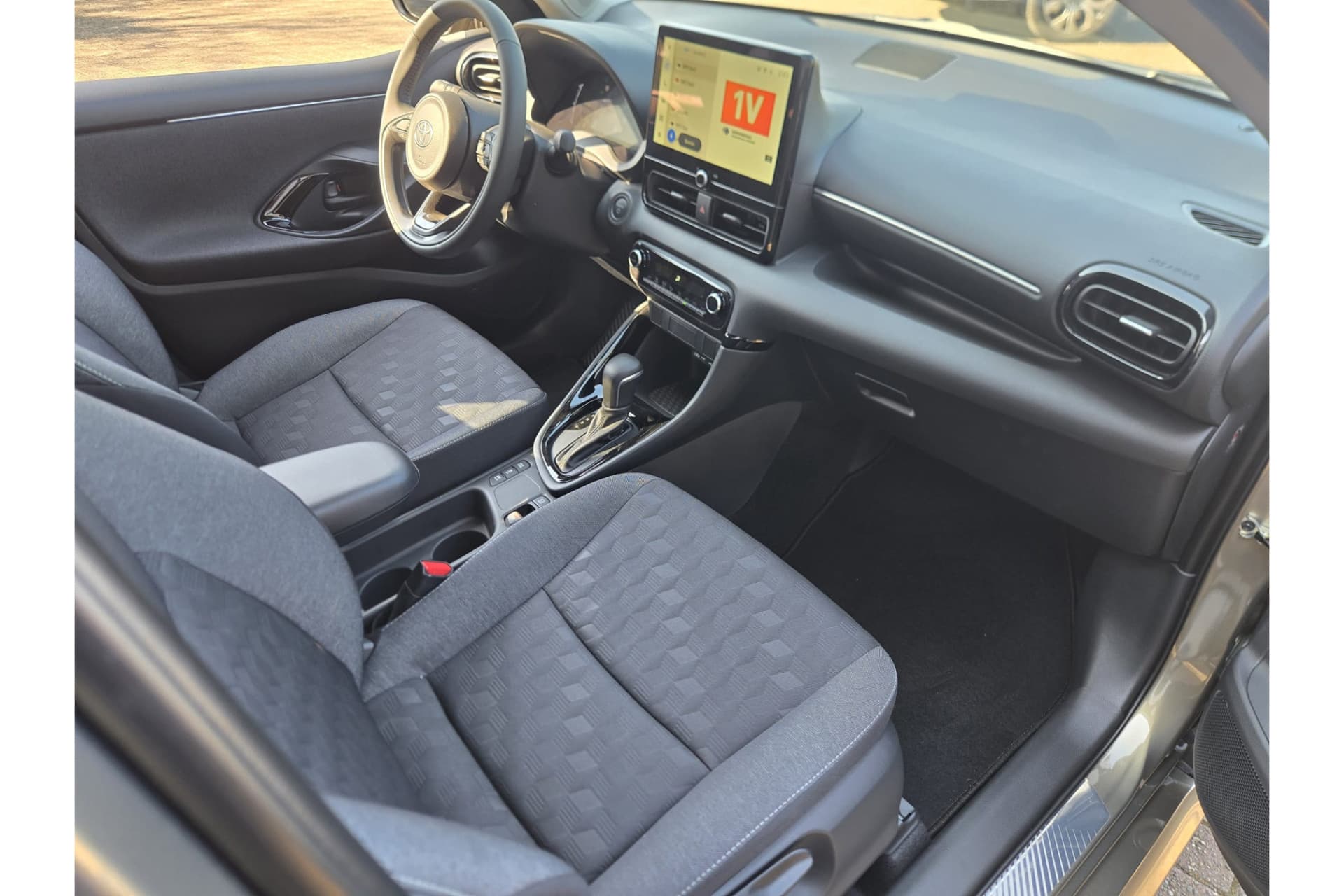 Toyota Yaris 1.5 Hybrid 115 First Edition Demonstratie Auto ! thumbnail 13