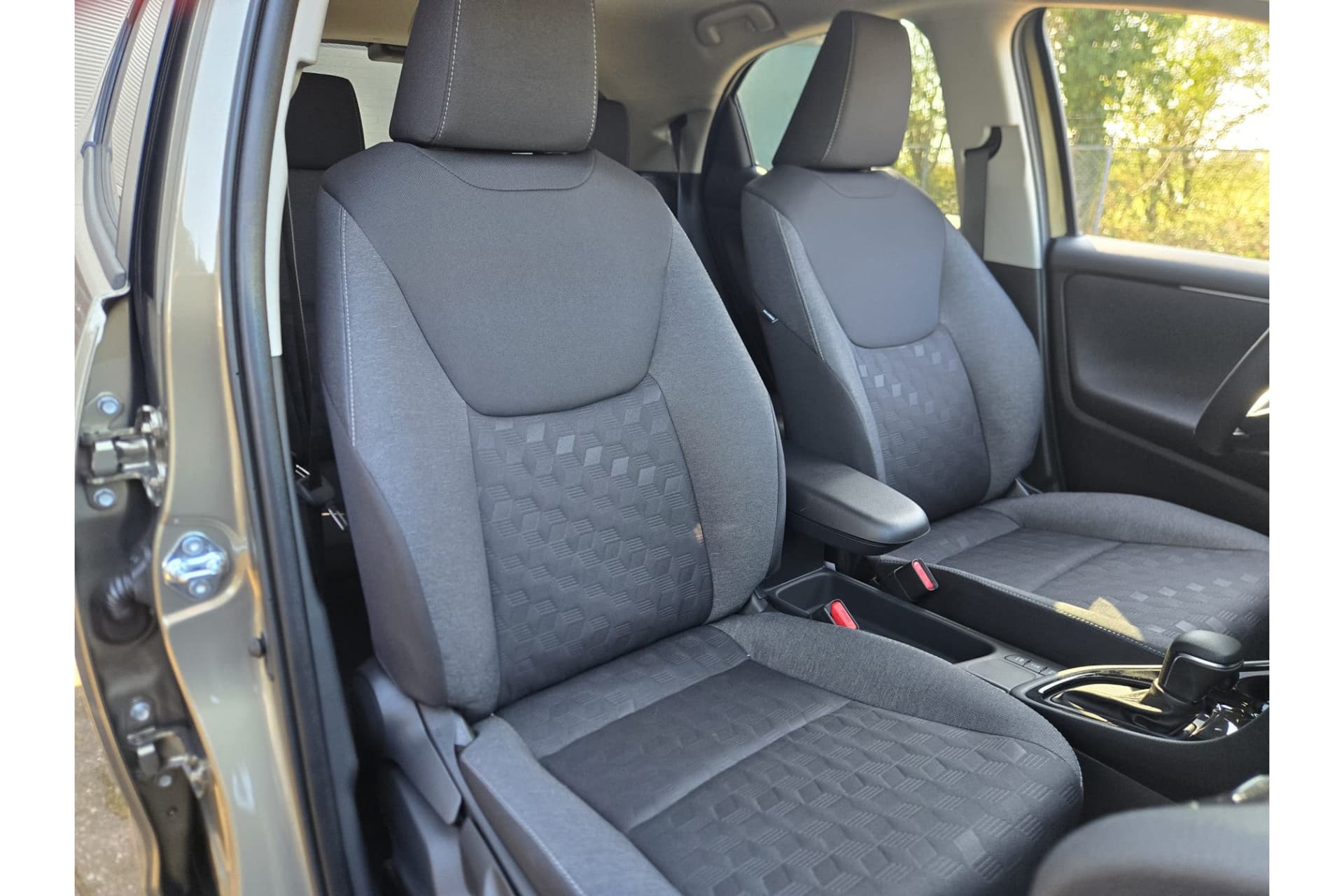 Toyota Yaris 1.5 Hybrid 115 First Edition Demonstratie Auto ! thumbnail 14