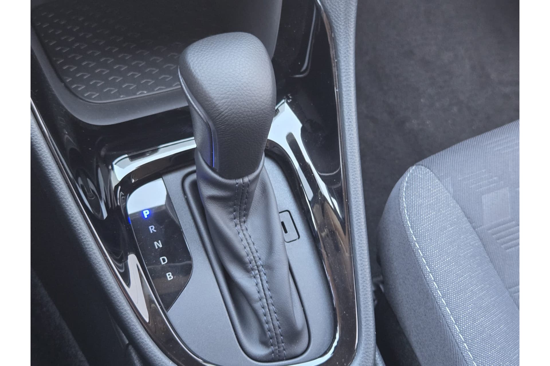 Toyota Yaris 1.5 Hybrid 115 First Edition Demonstratie Auto ! thumbnail 15