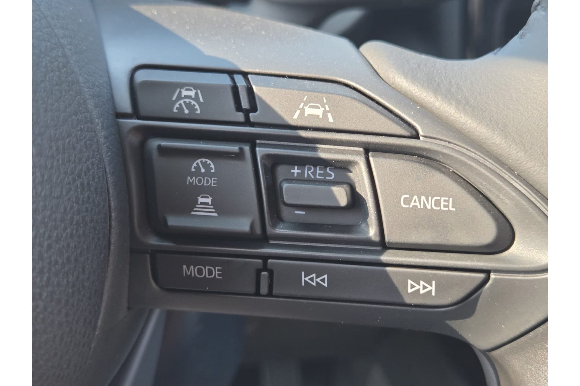 Toyota Yaris 1.5 Hybrid 115 First Edition Demonstratie Auto ! thumbnail 21