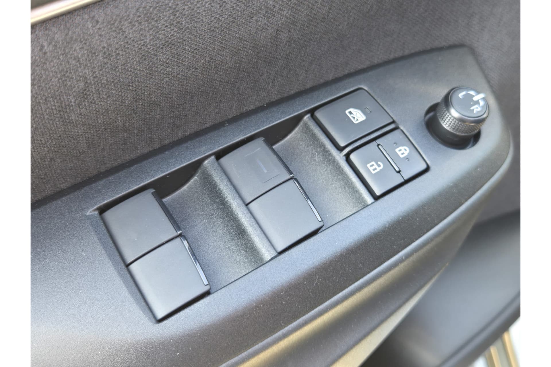 Toyota Yaris 1.5 Hybrid 115 First Edition Demonstratie Auto ! thumbnail 22