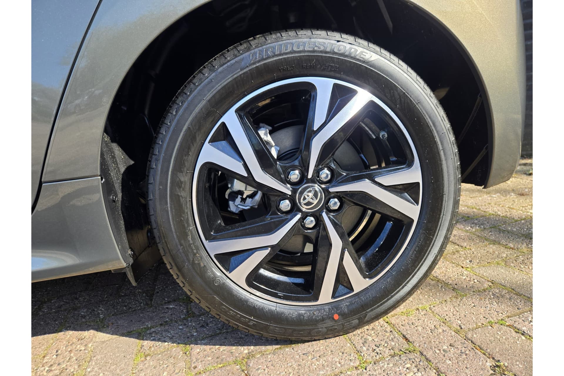 Toyota Yaris 1.5 Hybrid 115 First Edition Demonstratie Auto ! thumbnail 24