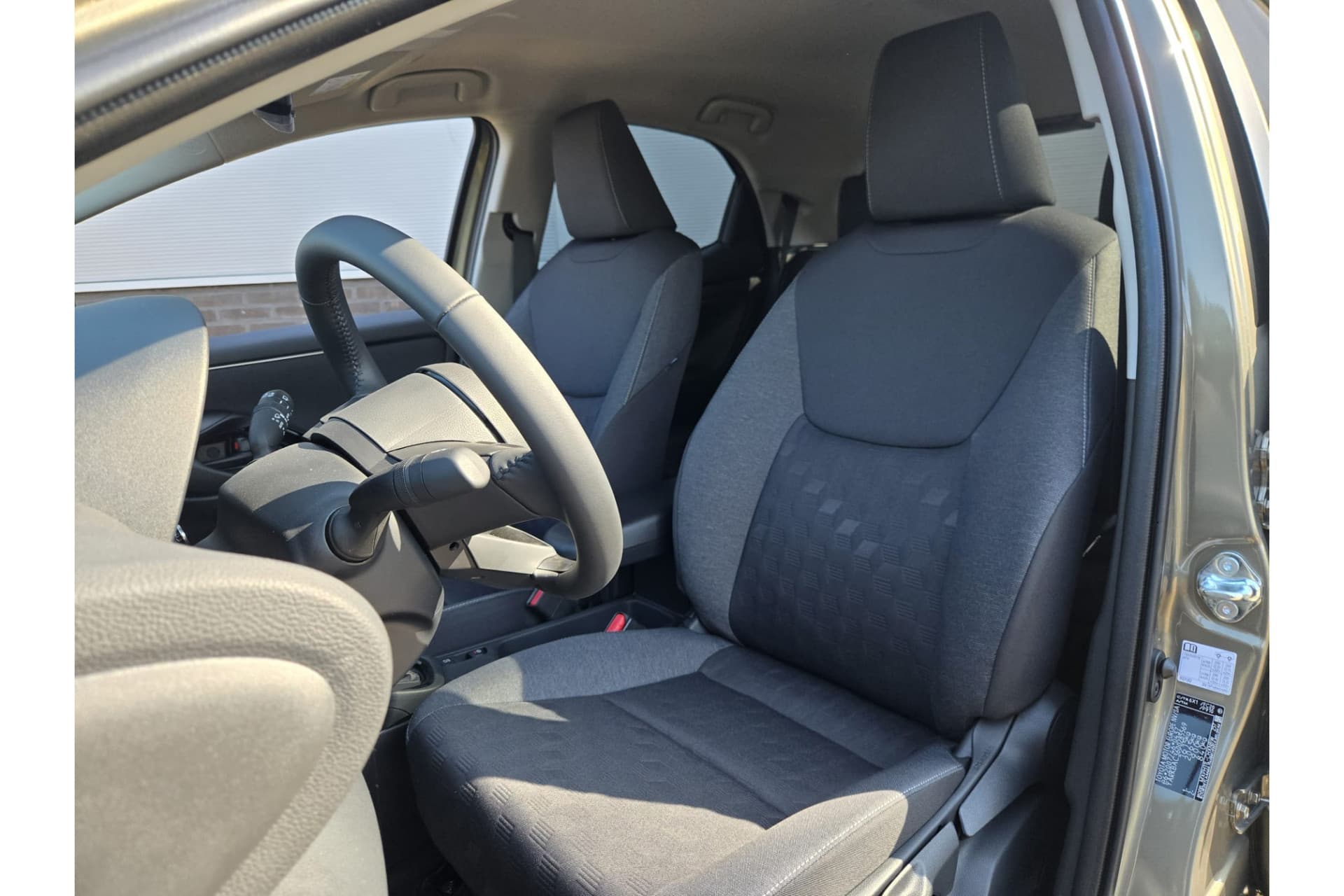 Toyota Yaris 1.5 Hybrid 115 First Edition Demonstratie Auto ! thumbnail 7