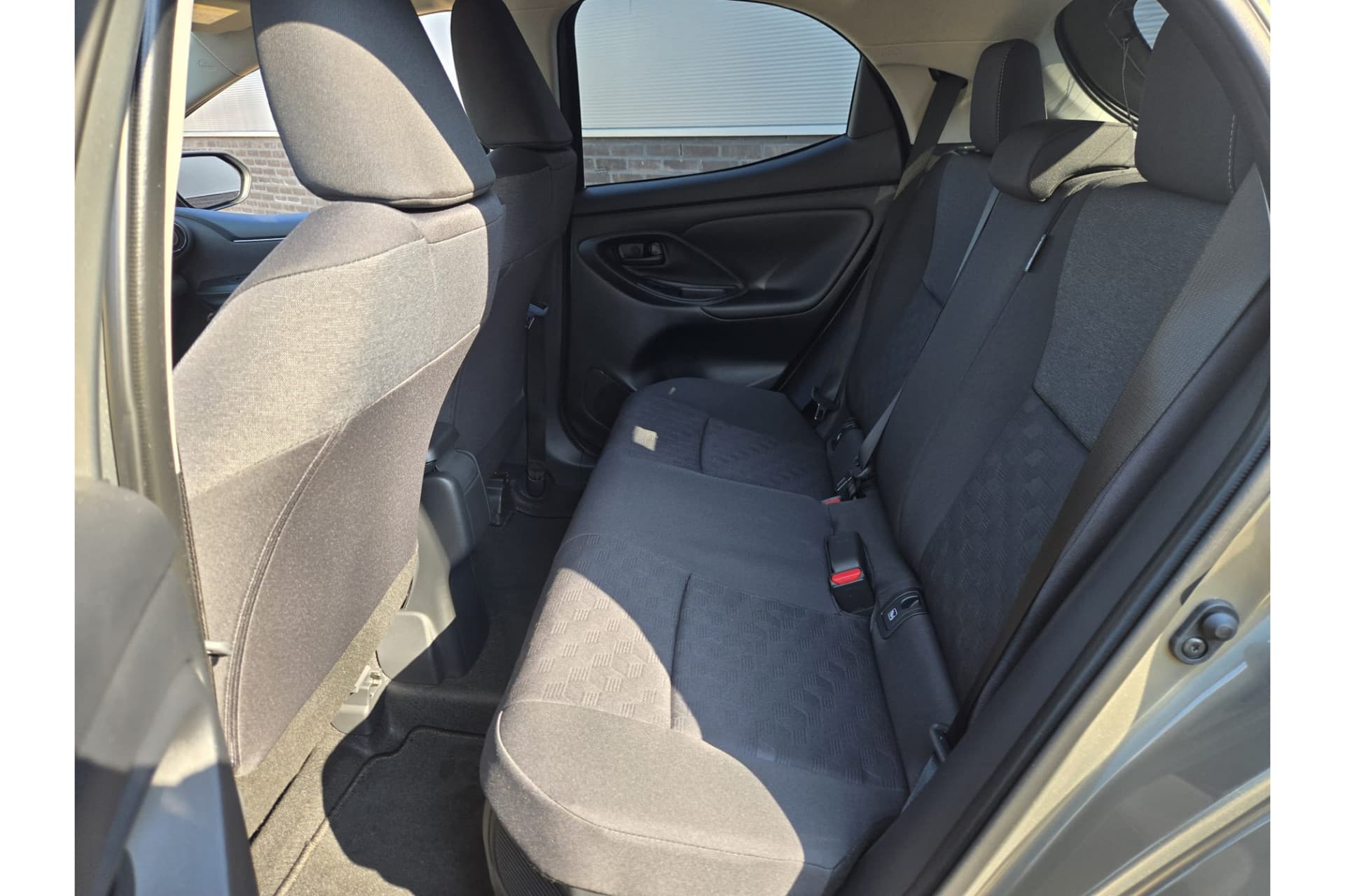 Toyota Yaris 1.5 Hybrid 115 First Edition Demonstratie Auto ! thumbnail 8