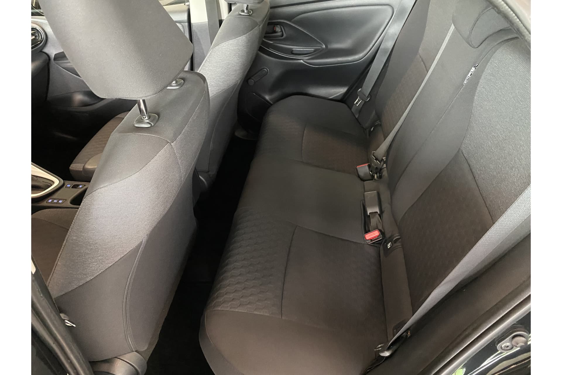 Toyota Yaris 1.5 Hybrid Active thumbnail 12