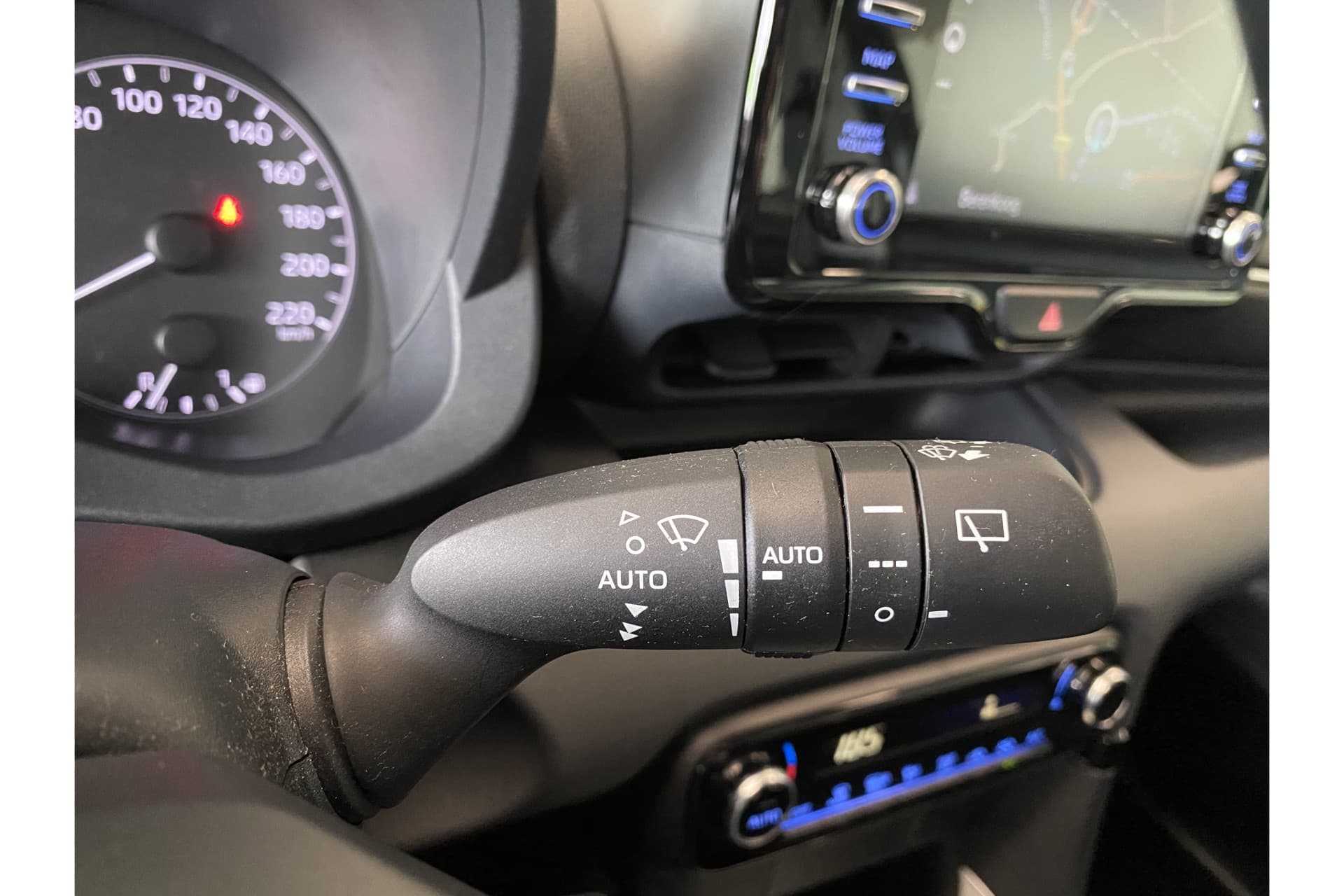 Toyota Yaris 1.5 Hybrid Active thumbnail 24