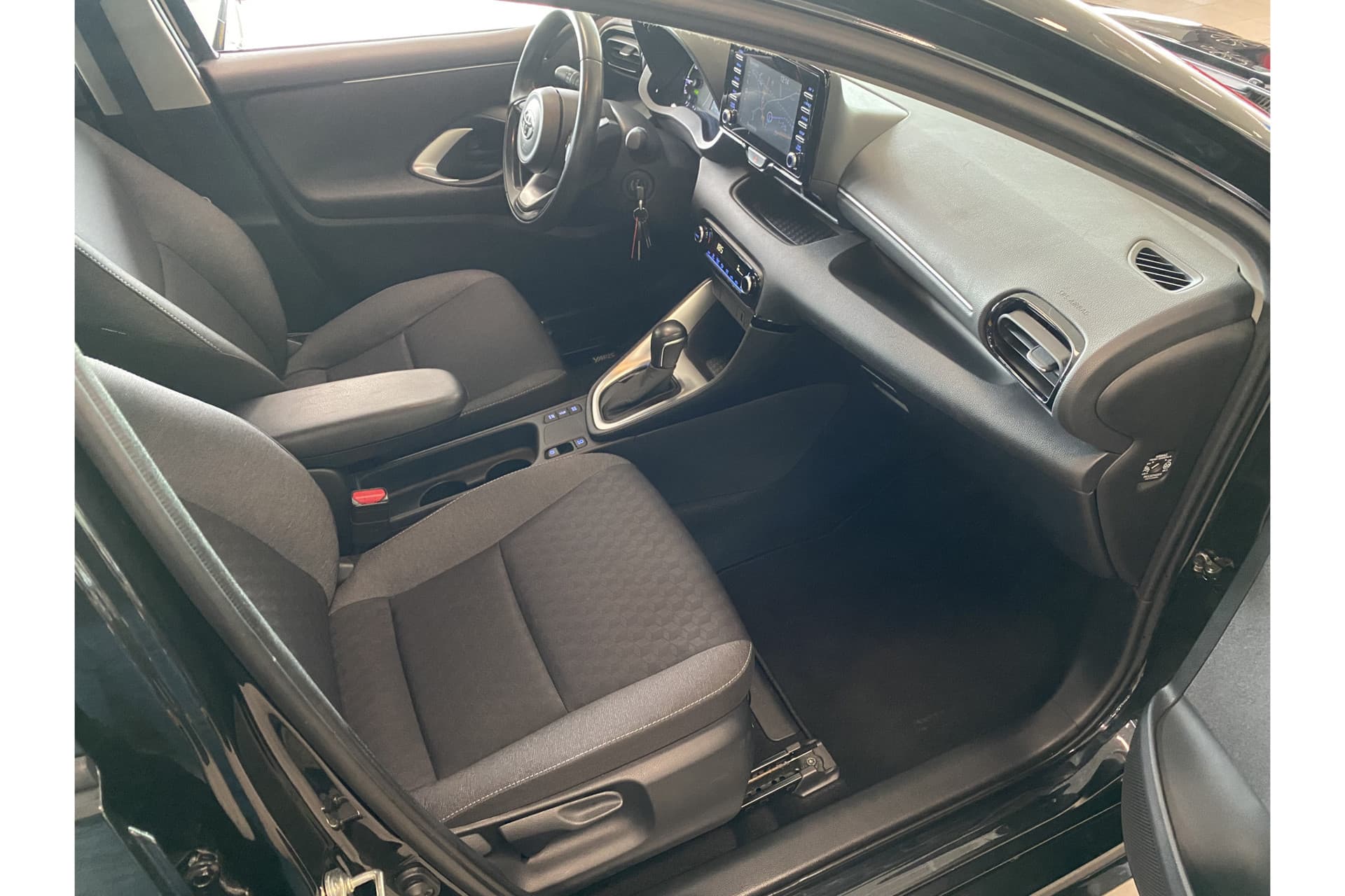 Toyota Yaris 1.5 Hybrid Active thumbnail 6