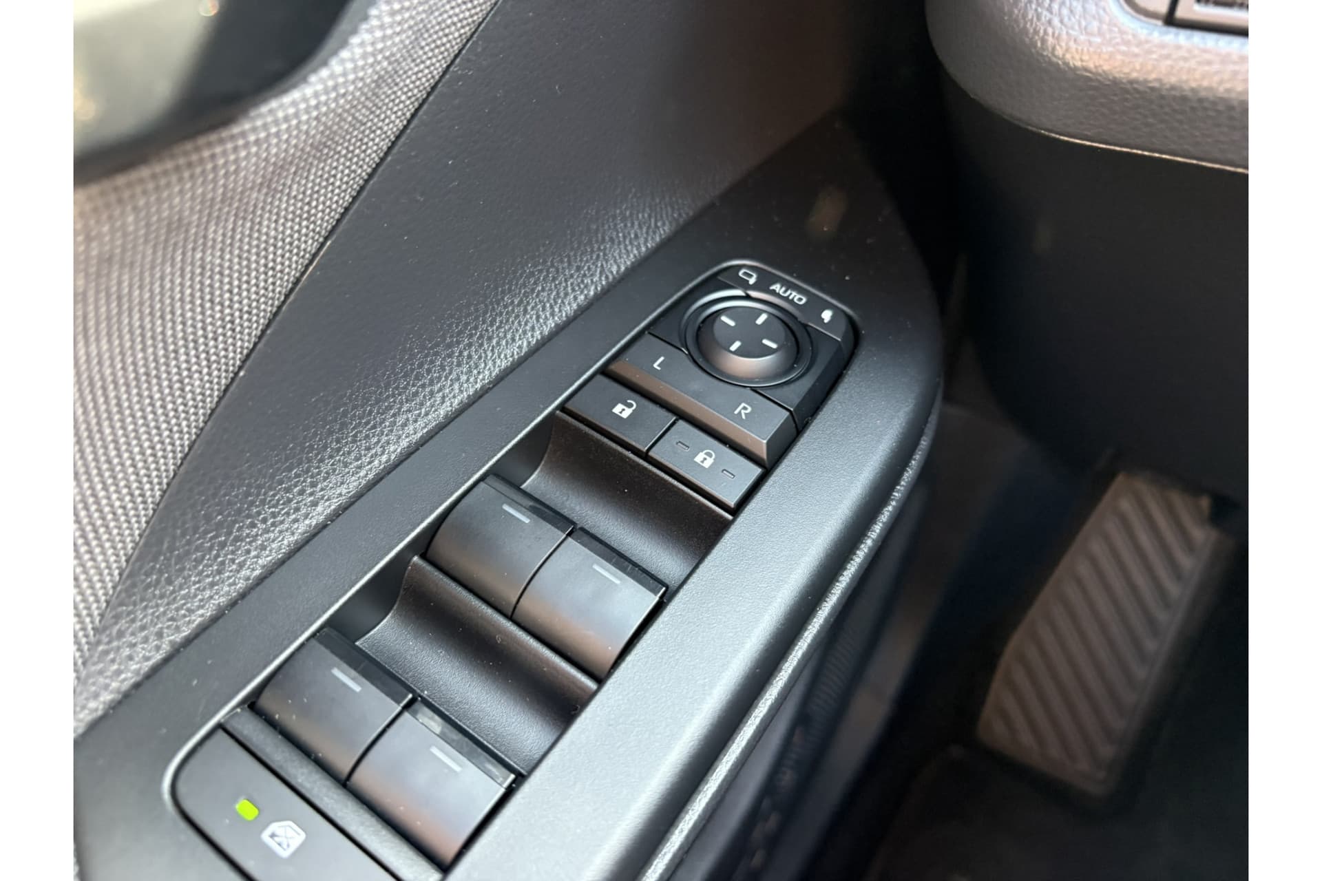 Toyota C-HR 1.8 Hybrid 140 Dynamic Plus Limited Automaat 140Pk thumbnail 10