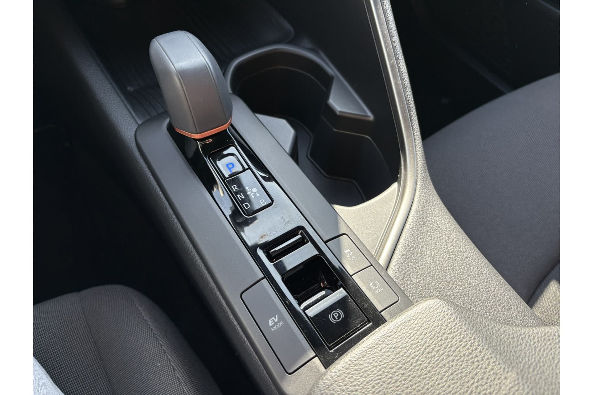 Toyota C-HR 1.8 Hybrid 140 Dynamic Plus Limited Automaat 140Pk thumbnail 4