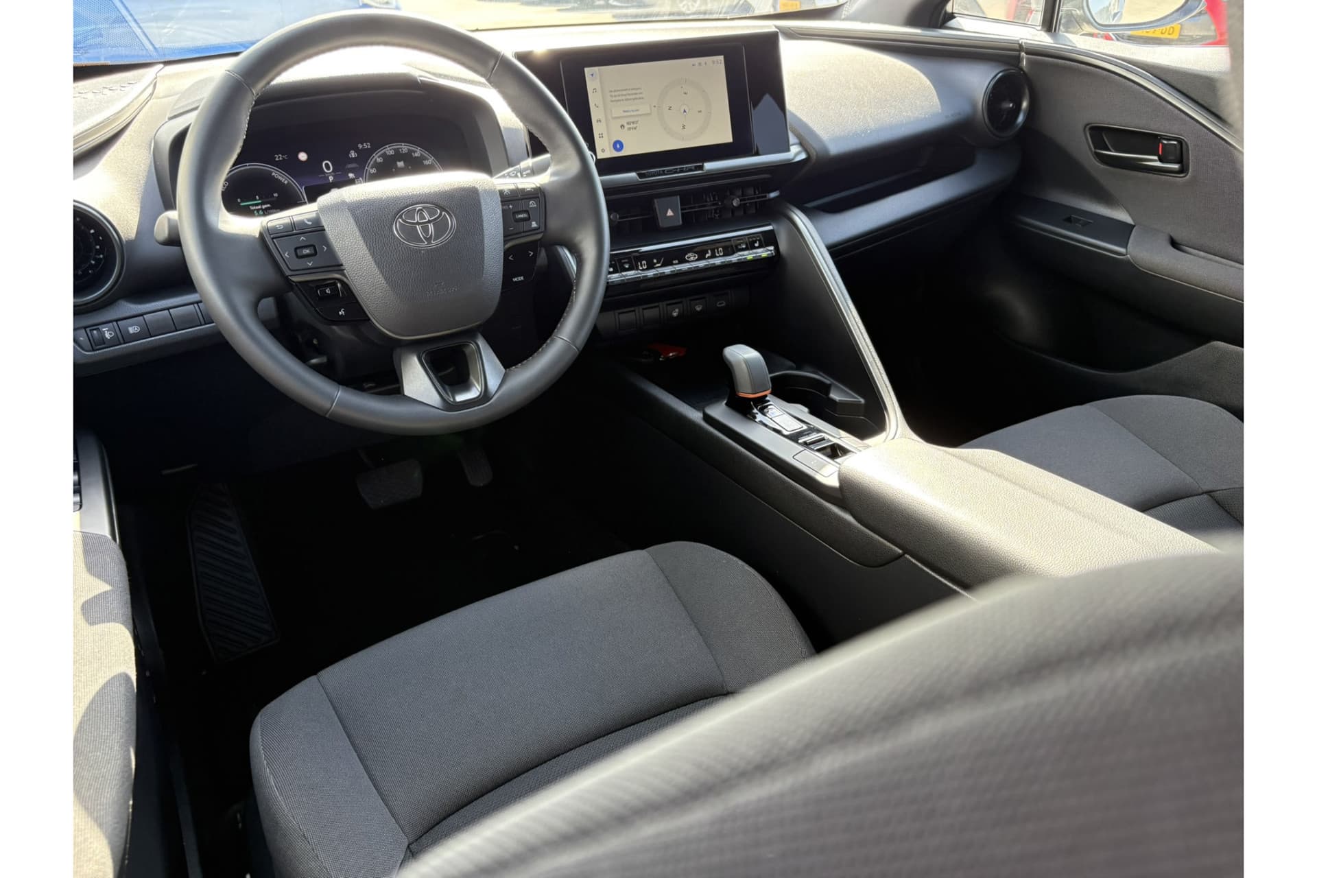 Toyota C-HR 1.8 Hybrid 140 Dynamic Plus Limited Automaat 140Pk thumbnail 6