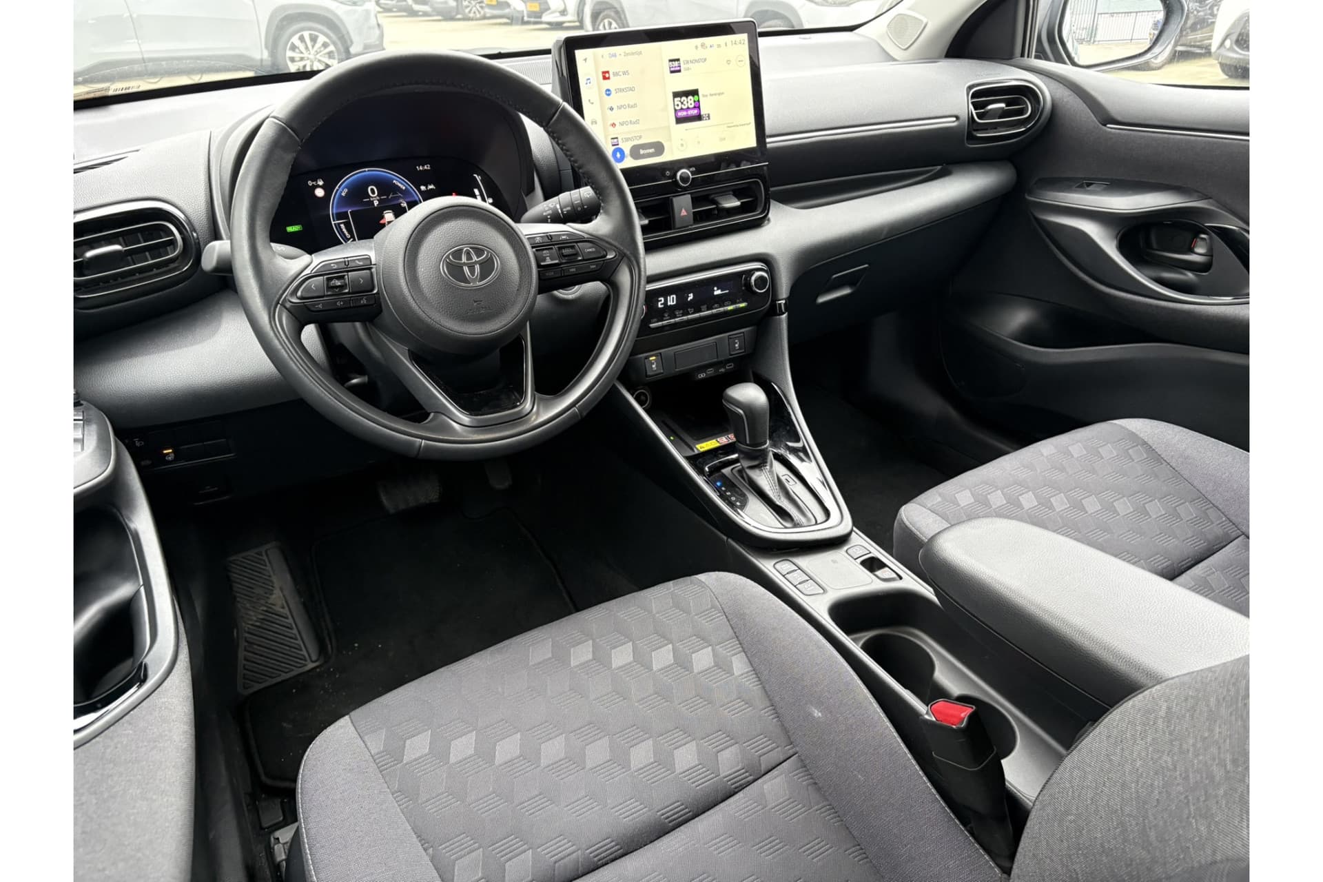 Toyota Yaris 1.5 Hybrid 115 Dynamic thumbnail 2