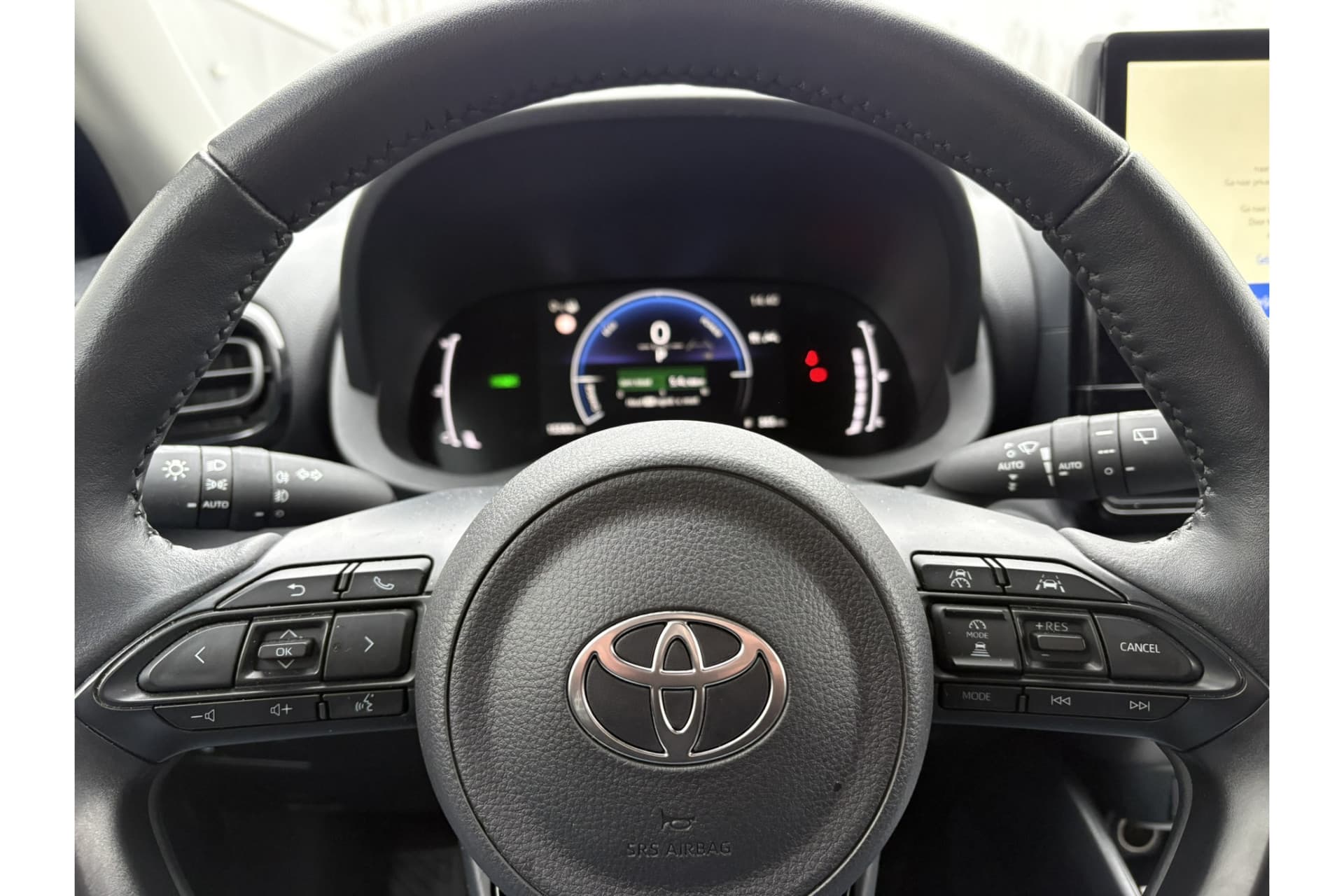 Toyota Yaris 1.5 Hybrid 115 Dynamic thumbnail 8