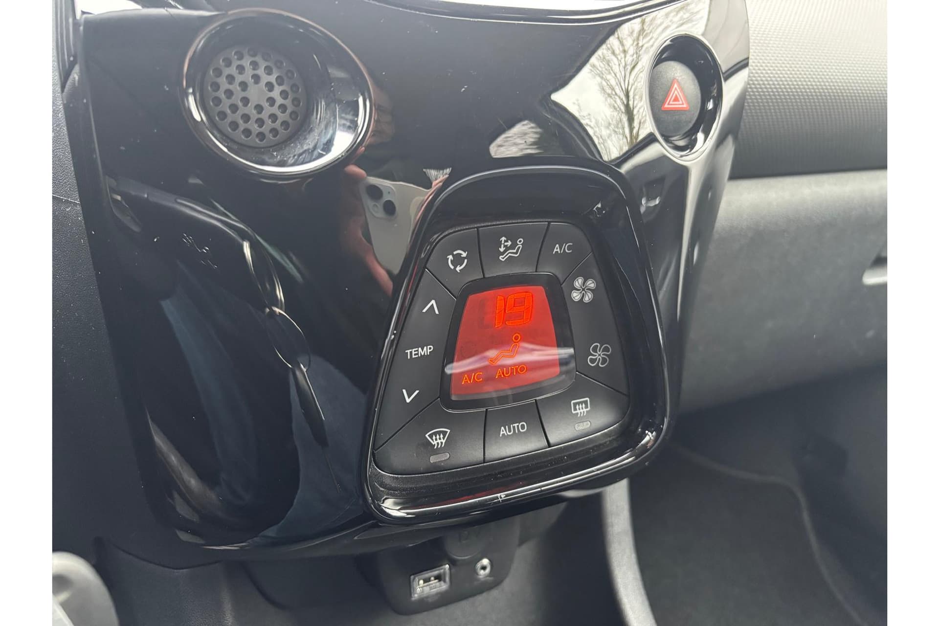 Peugeot 108 1.0 E-Vti Allure Apple Carplay thumbnail 13