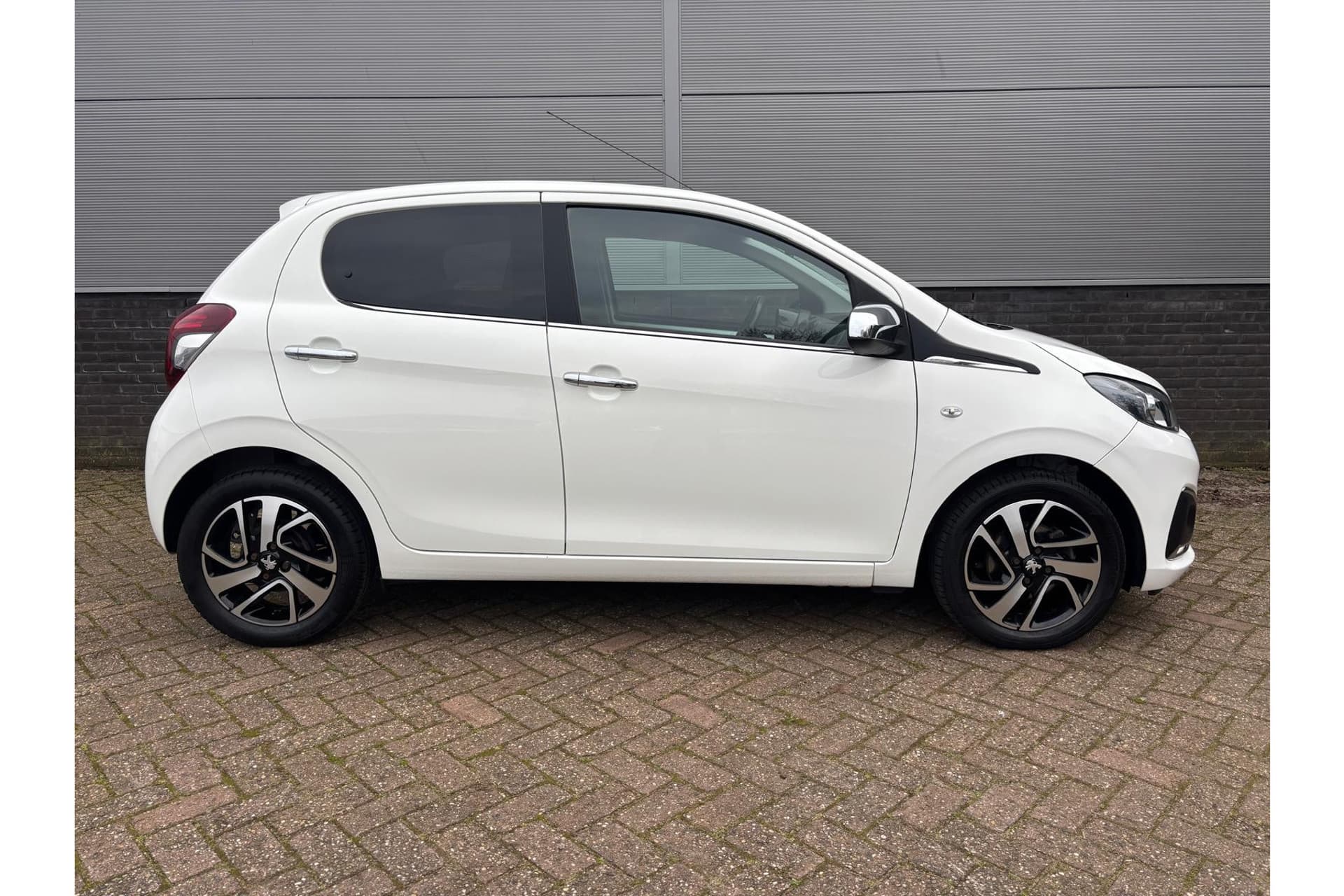 Peugeot 108 1.0 E-Vti Allure Apple Carplay thumbnail 19