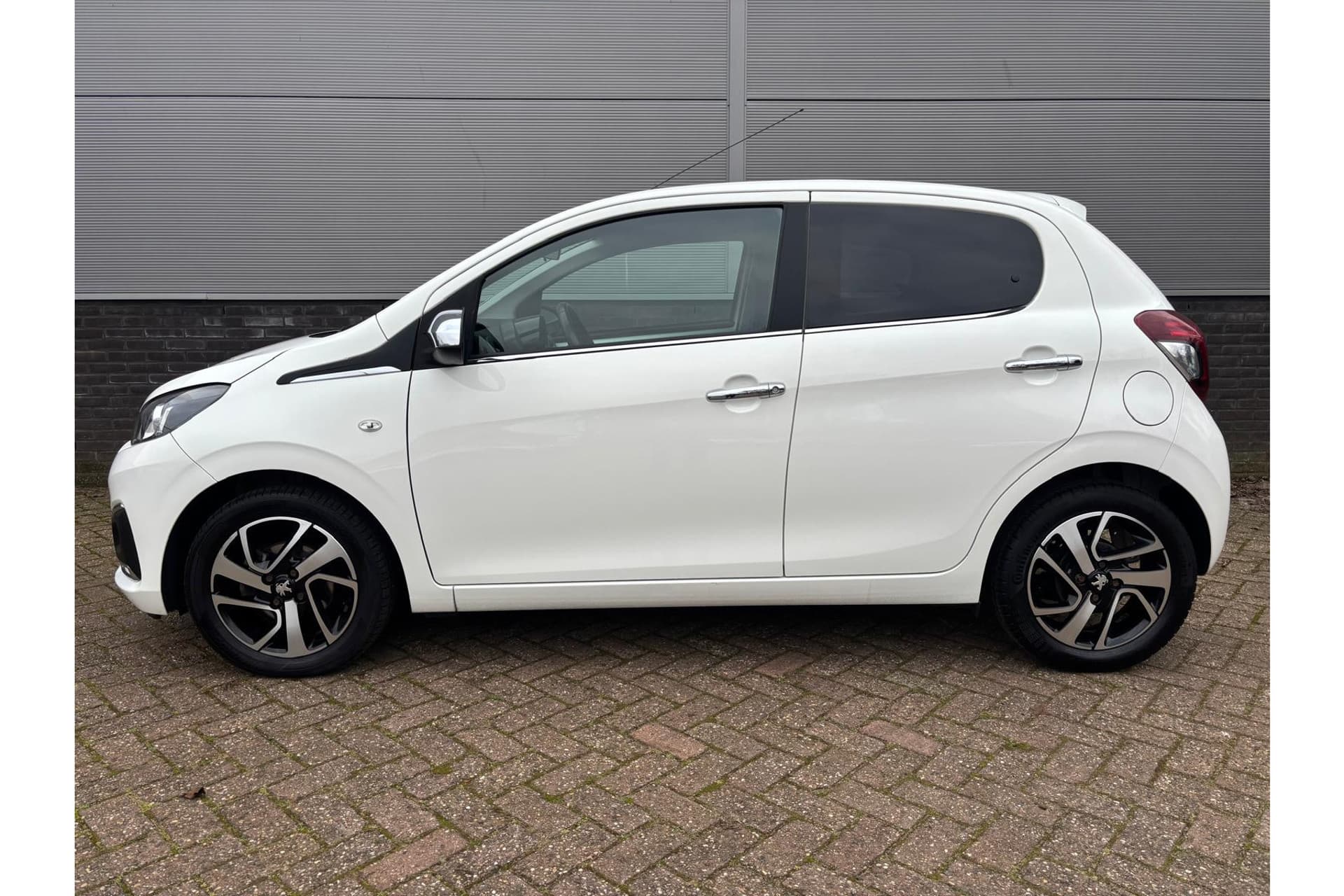 Peugeot 108 1.0 E-Vti Allure Apple Carplay thumbnail 2