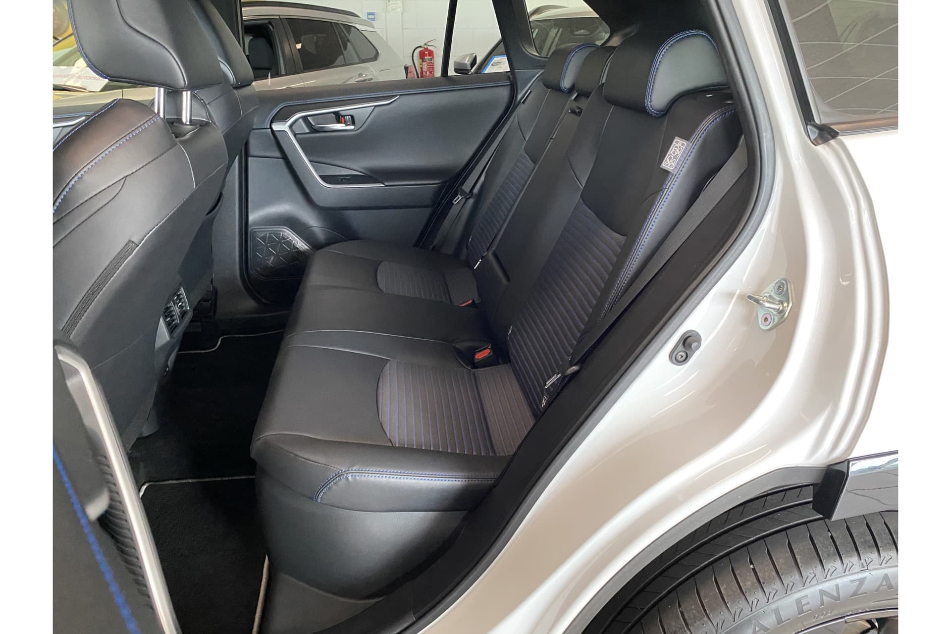 Toyota RAV4 2.5 Hybrid Awd Style thumbnail 16