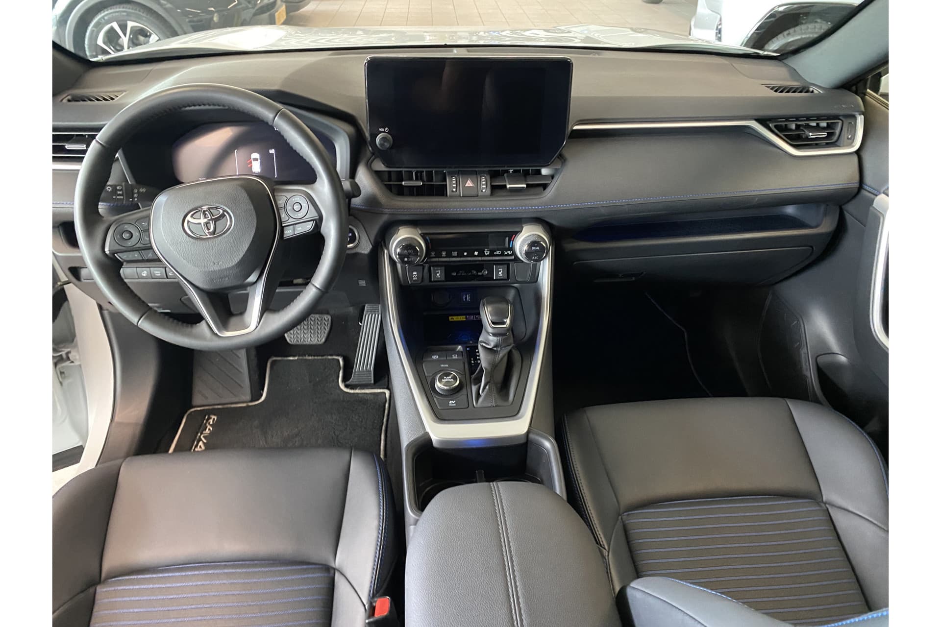 Toyota RAV4 2.5 Hybrid Awd Style thumbnail 17