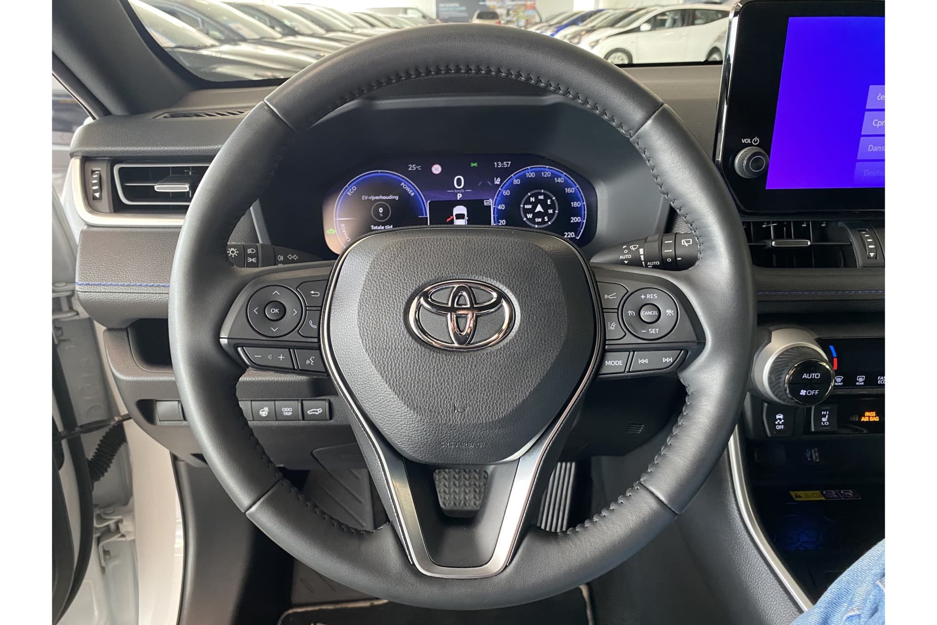 Toyota RAV4 2.5 Hybrid Awd Style thumbnail 18