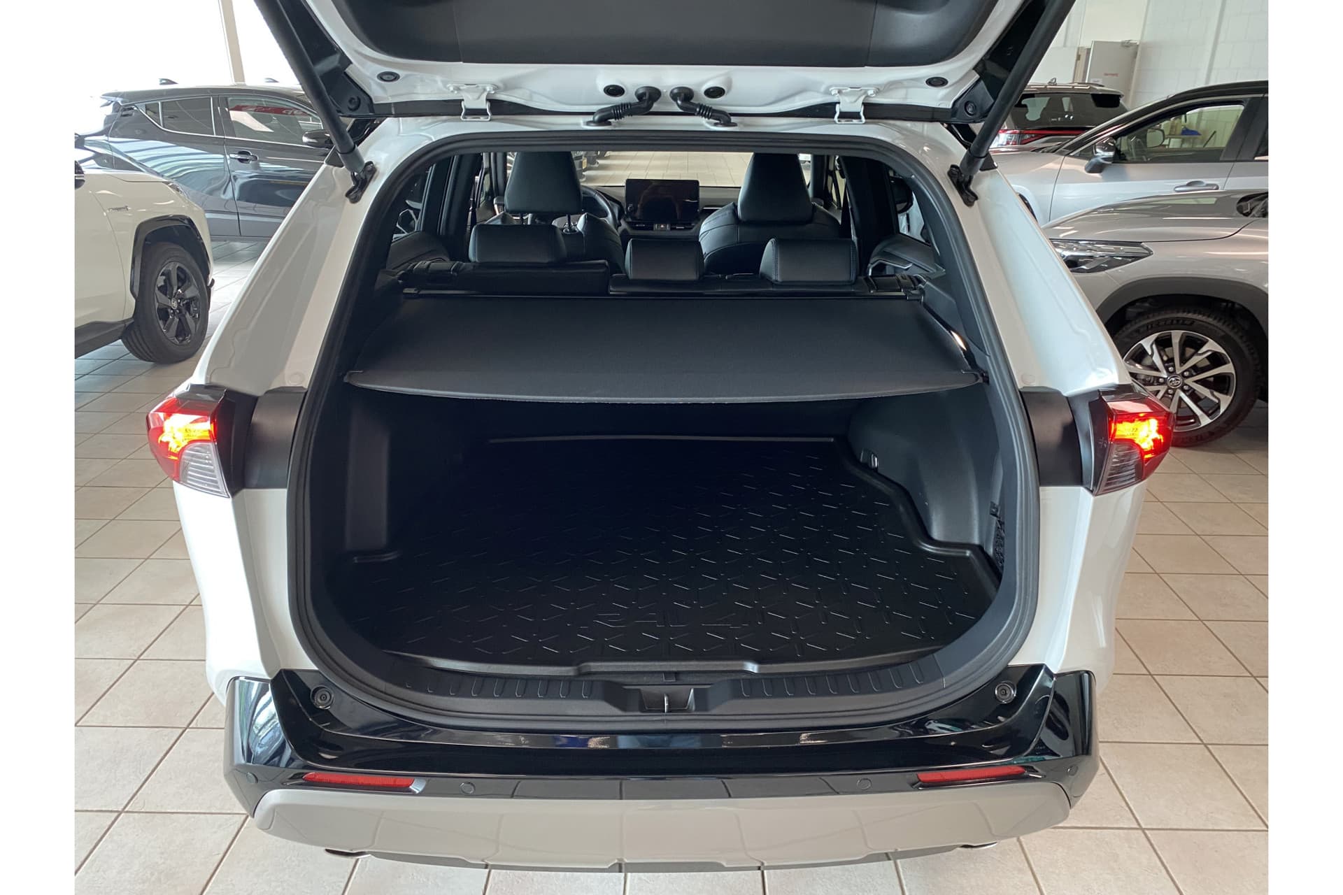 Toyota RAV4 2.5 Hybrid Awd Style thumbnail 6