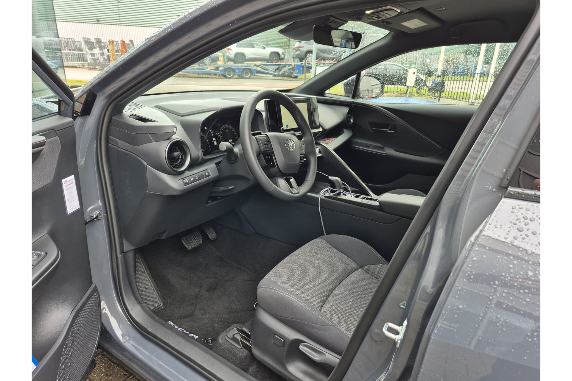 Toyota C-HR 2.0 Plug-In Hybrid 220 Dynamic Automaat thumbnail 13