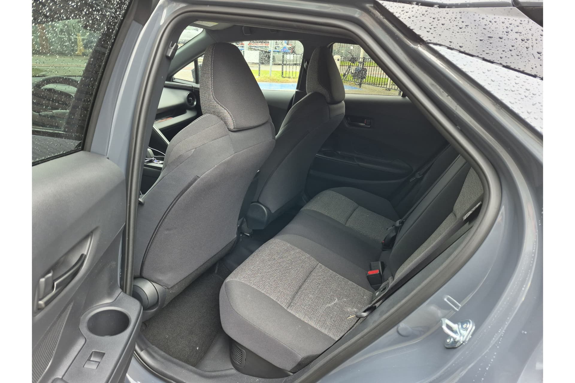 Toyota C-HR 2.0 Plug-In Hybrid 220 Dynamic Automaat thumbnail 15