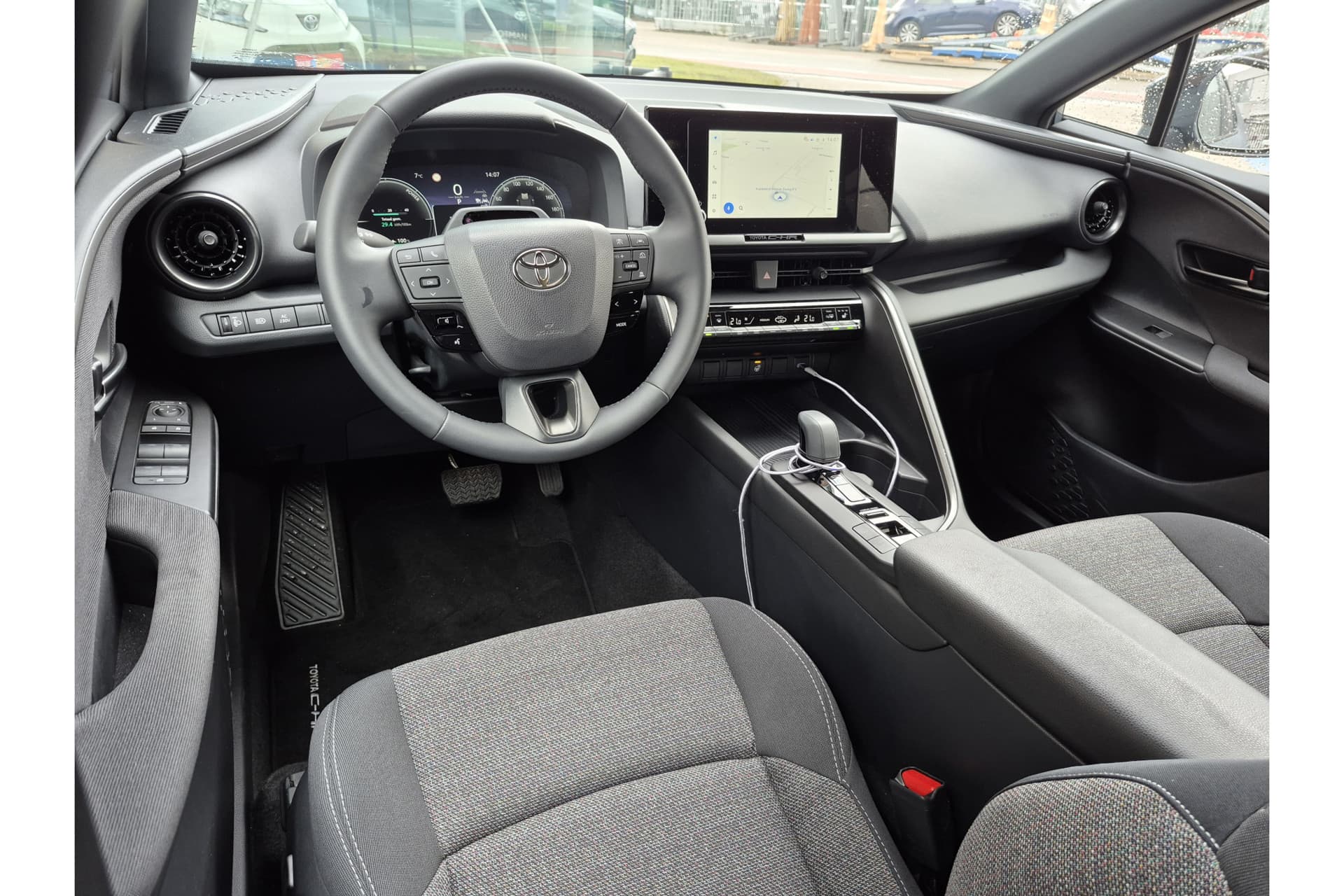 Toyota C-HR 2.0 Plug-In Hybrid 220 Dynamic Automaat thumbnail 2