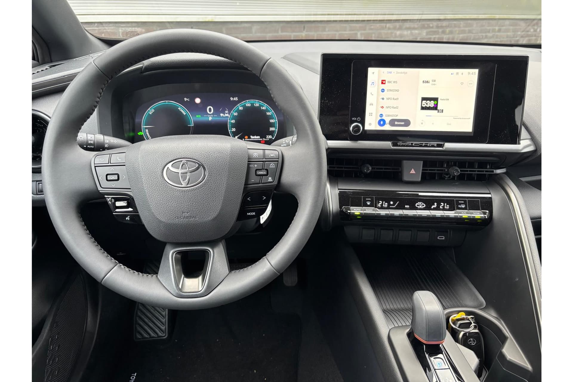 Toyota C-HR 1.8 Hybrid 140 Dynamic Demo thumbnail 11