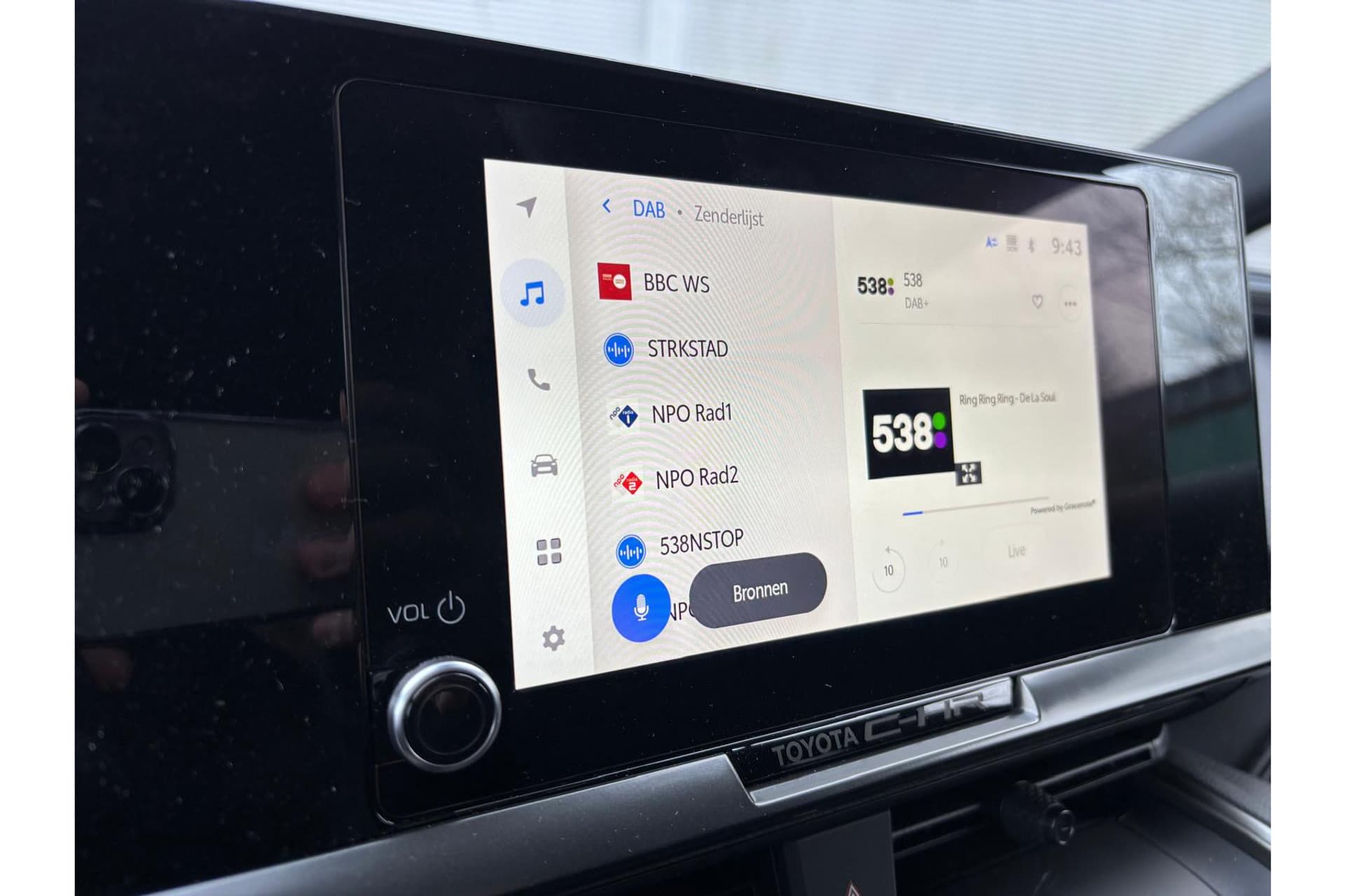 Toyota C-HR 1.8 Hybrid 140 Dynamic Demo thumbnail 12