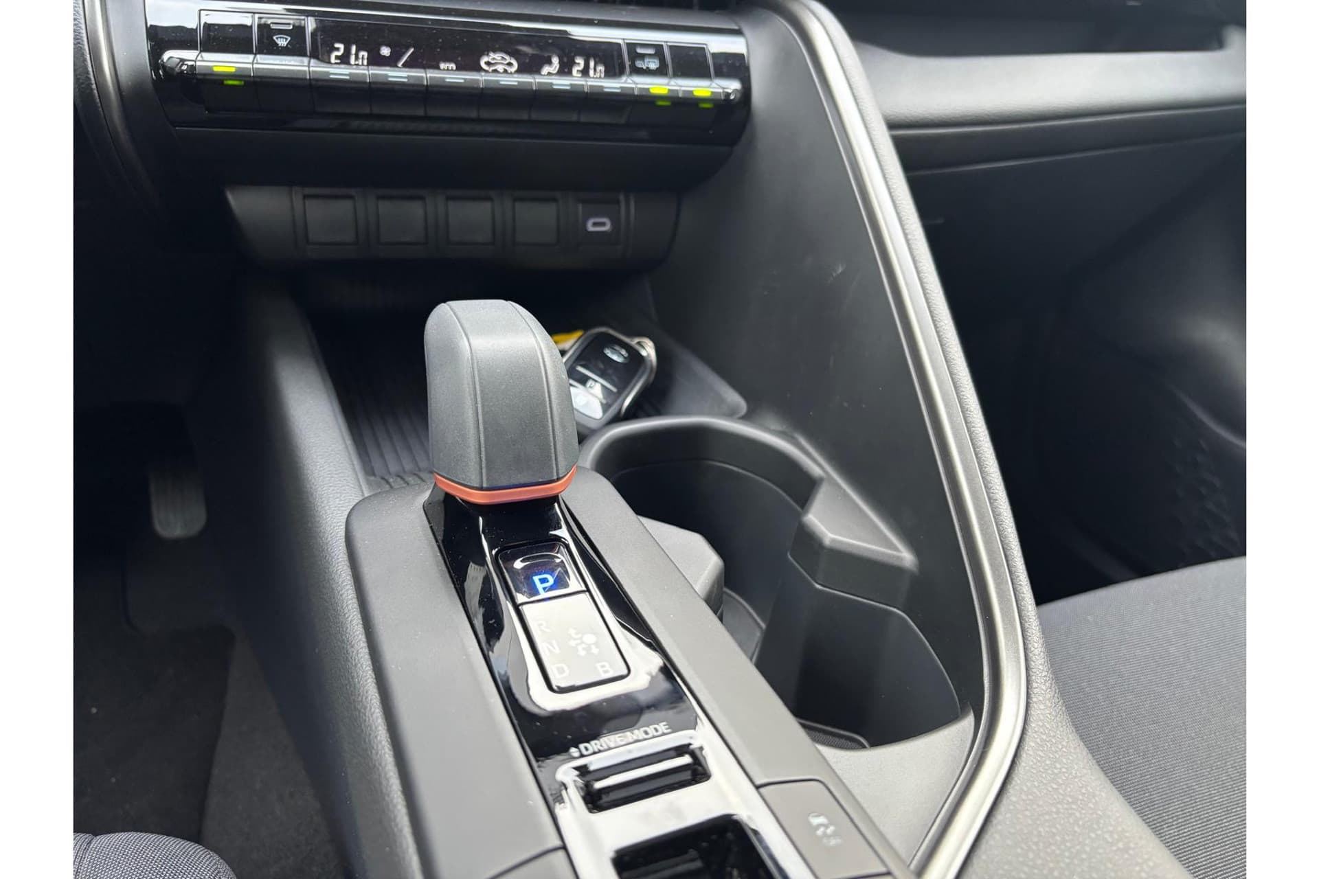 Toyota C-HR 1.8 Hybrid 140 Dynamic Demo thumbnail 13