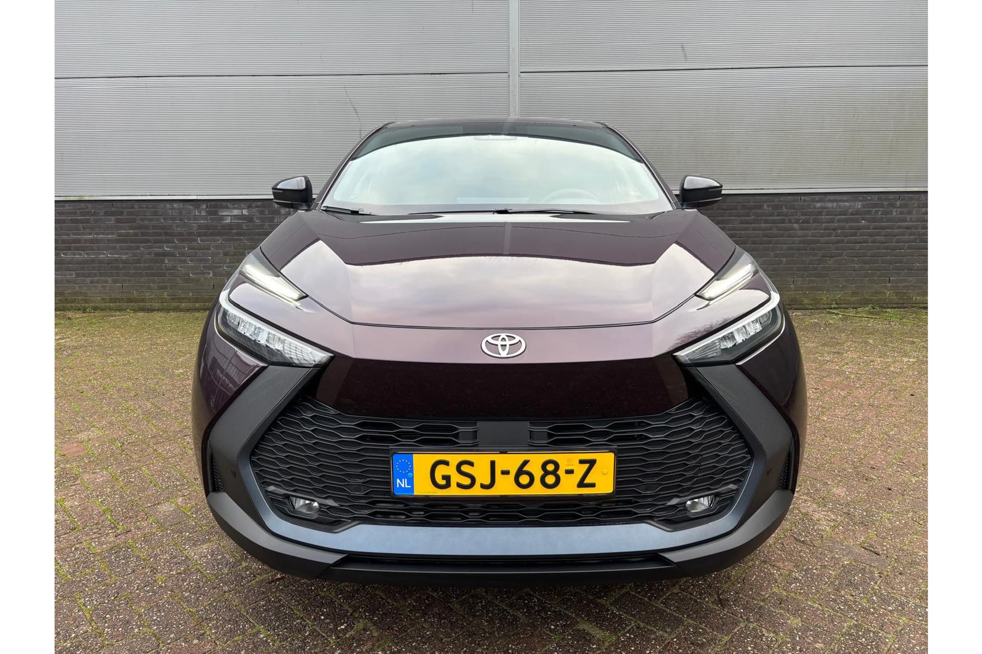 Toyota C-HR 1.8 Hybrid 140 Dynamic Demo thumbnail 14