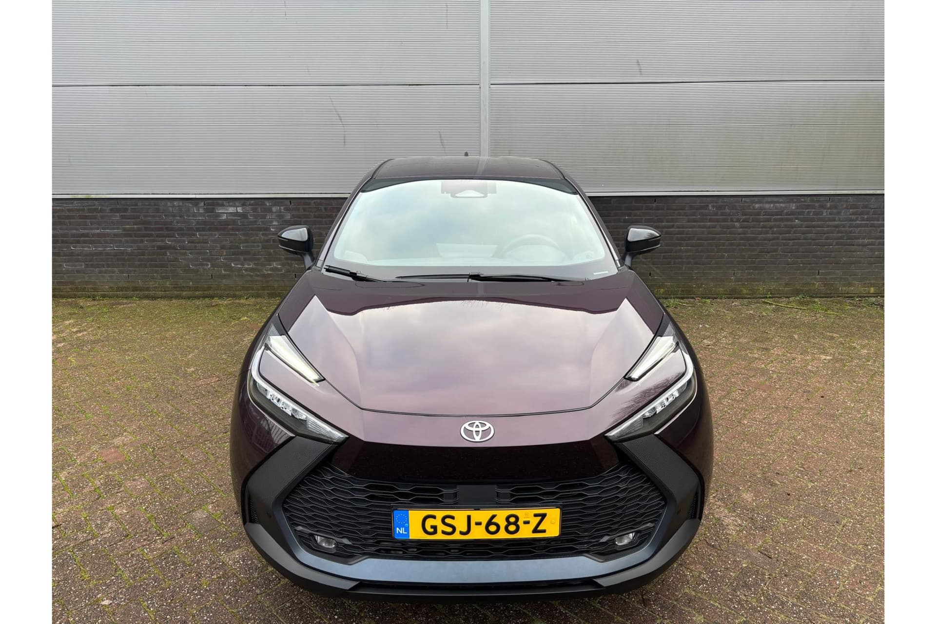 Toyota C-HR 1.8 Hybrid 140 Dynamic Demo thumbnail 15