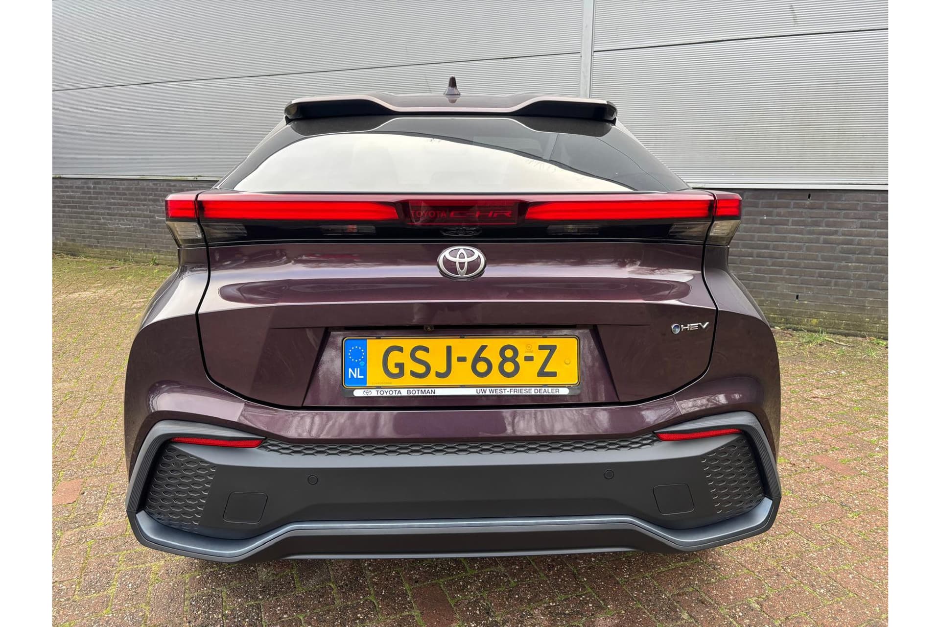 Toyota C-HR 1.8 Hybrid 140 Dynamic Demo thumbnail 16