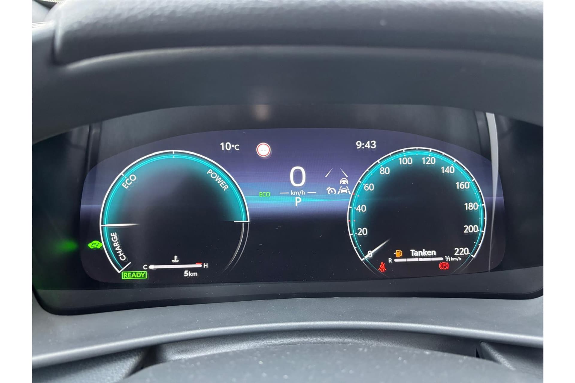 Toyota C-HR 1.8 Hybrid 140 Dynamic Demo thumbnail 3