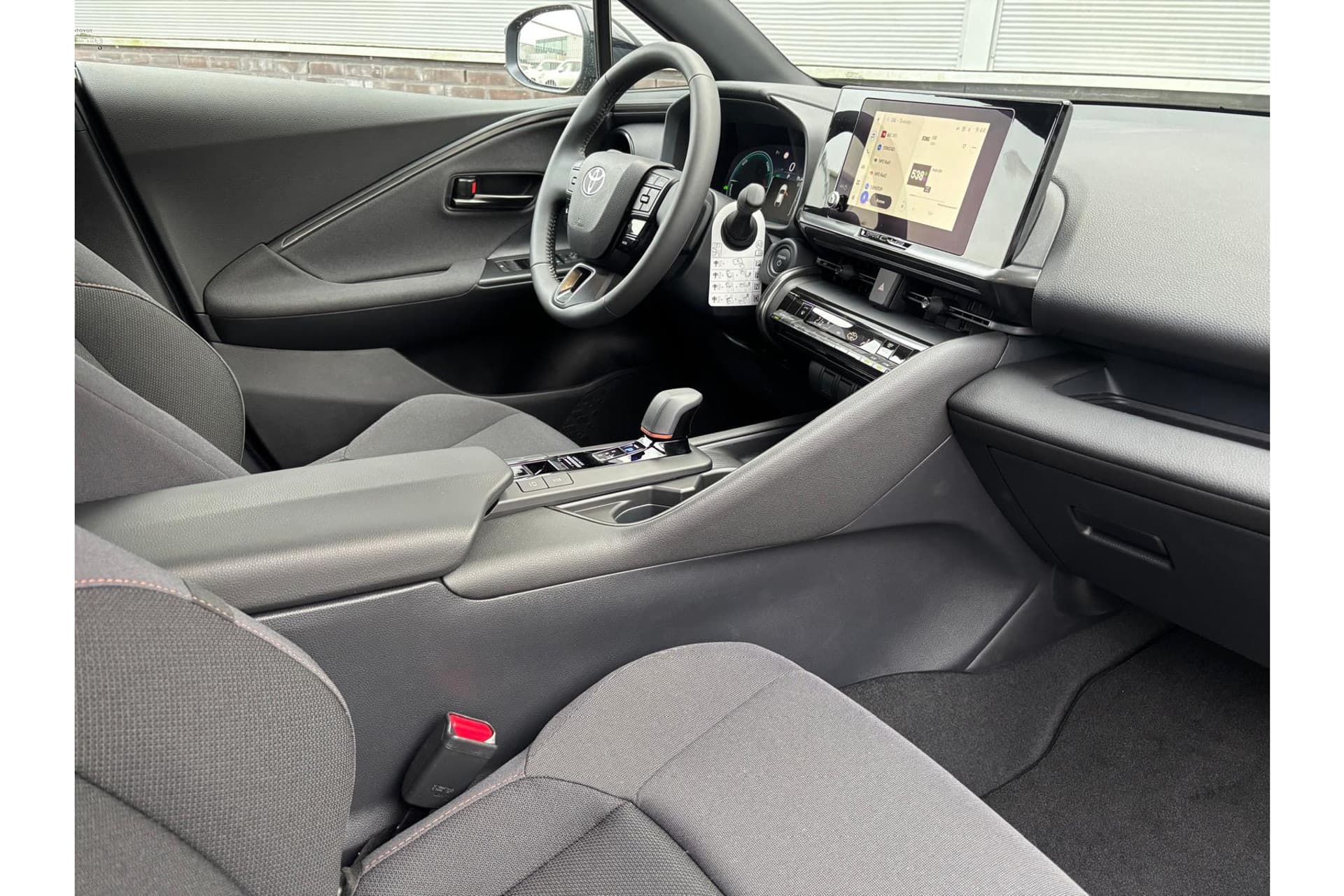 Toyota C-HR 1.8 Hybrid 140 Dynamic Demo thumbnail 7