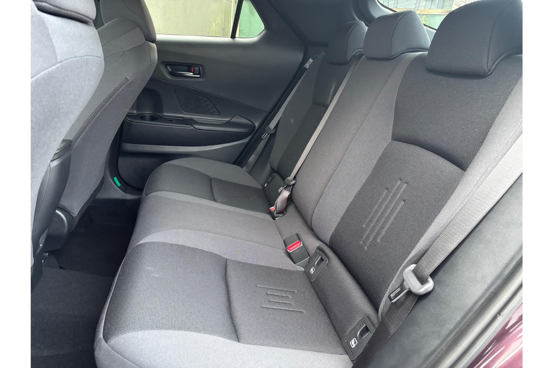 Toyota C-HR 1.8 Hybrid 140 Dynamic Demo thumbnail 8