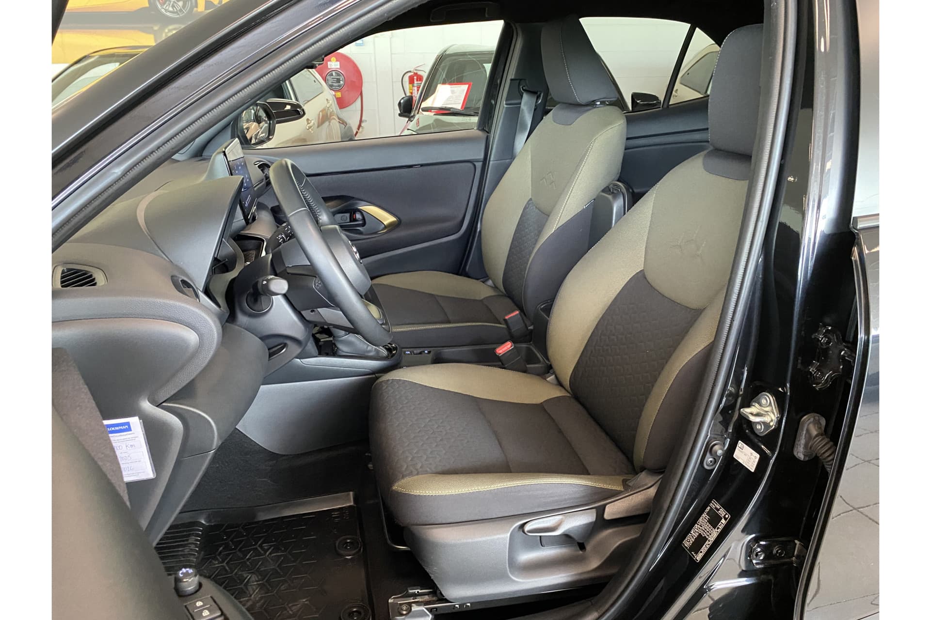 Toyota Yaris Cross 1.5 Hybrid Explore thumbnail 12