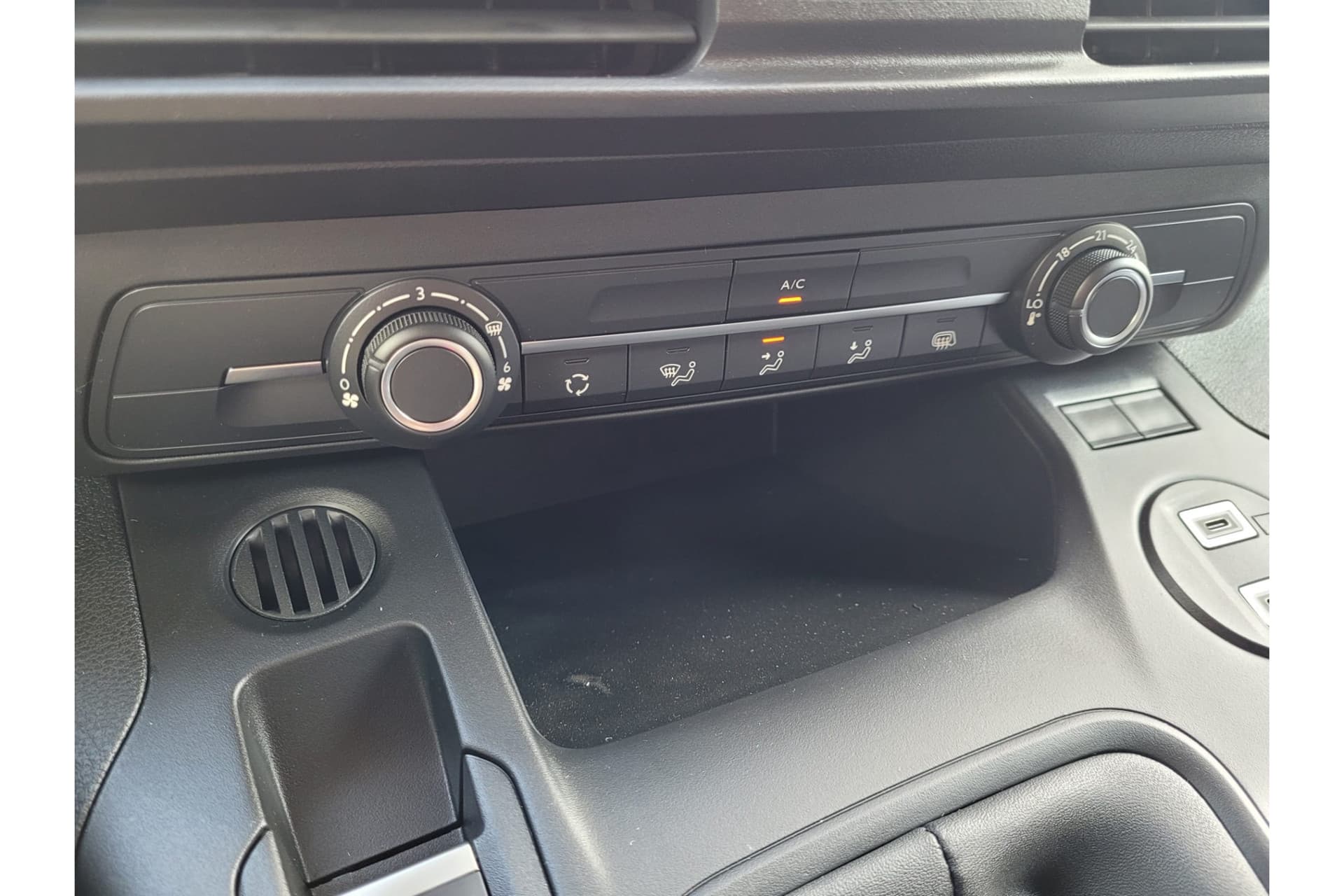 Toyota Proace City 1.5 D-4D Navigator Stoel thumbnail 13