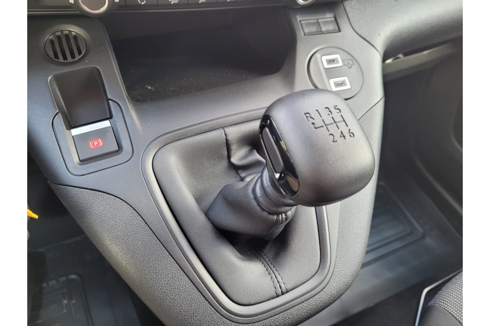 Toyota Proace City 1.5 D-4D Navigator Stoel thumbnail 18