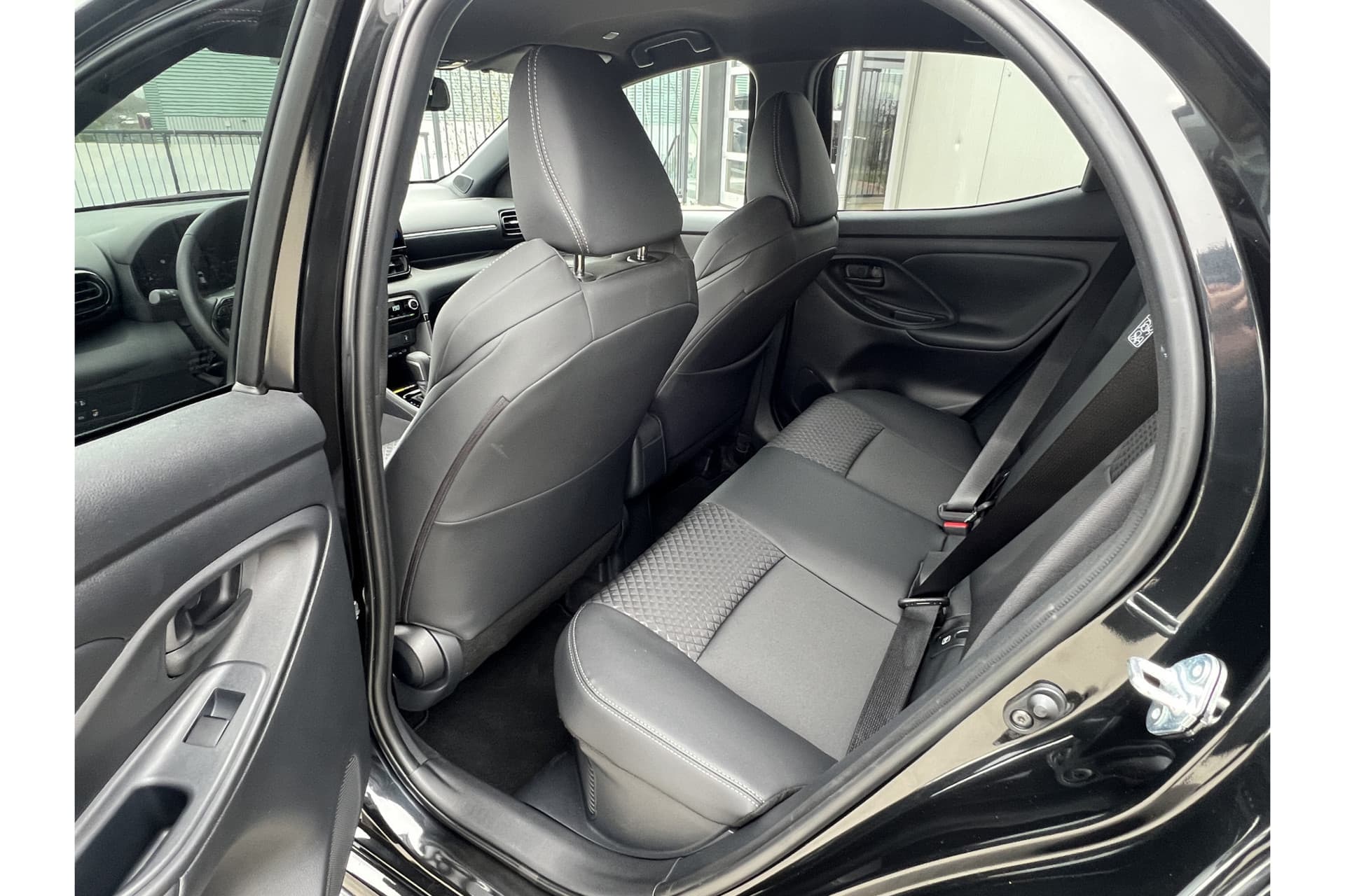 Toyota Yaris 1.5 Hybrid 130 Executive thumbnail 15