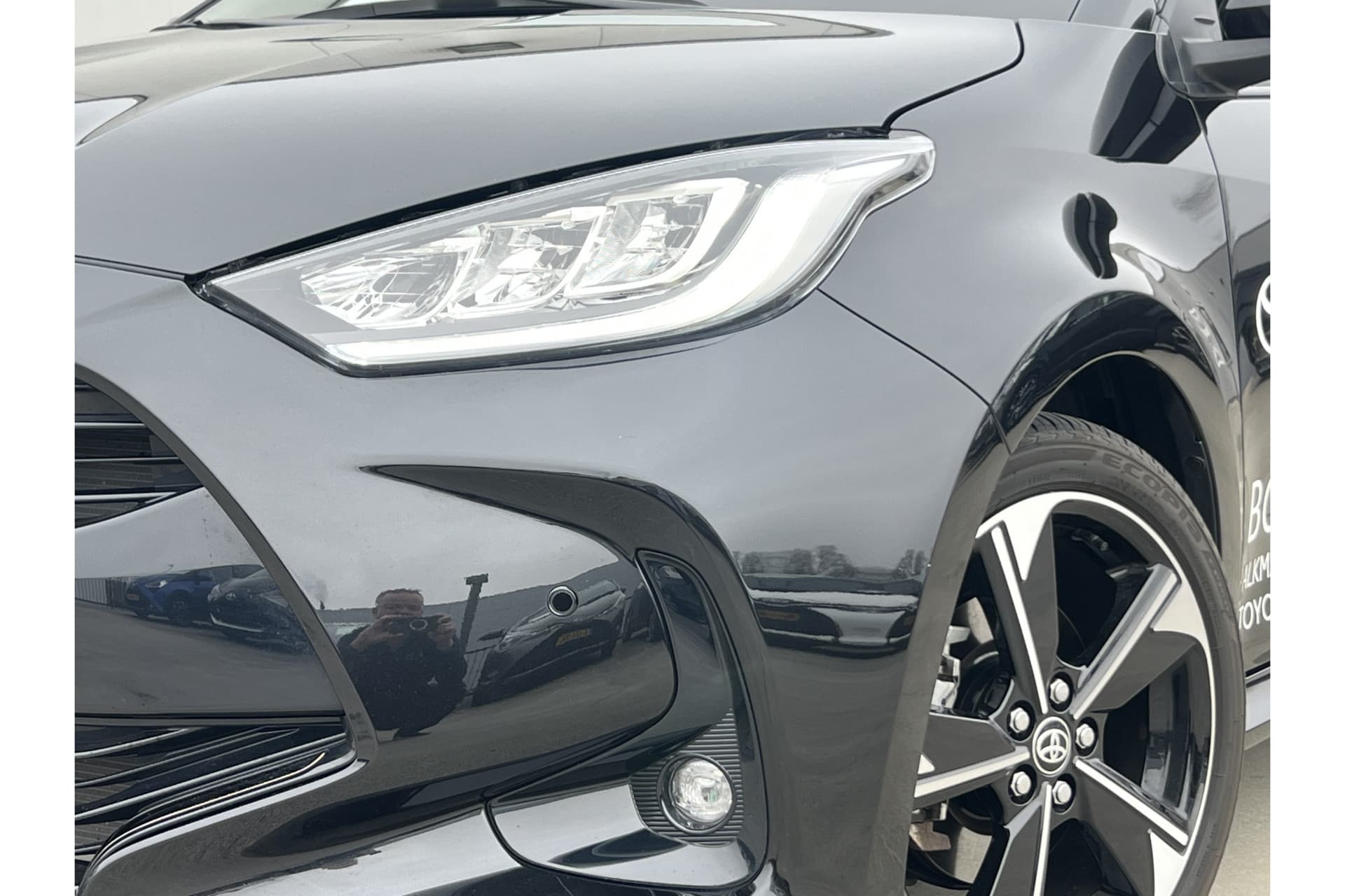 Toyota Yaris 1.5 Hybrid 130 Executive thumbnail 16