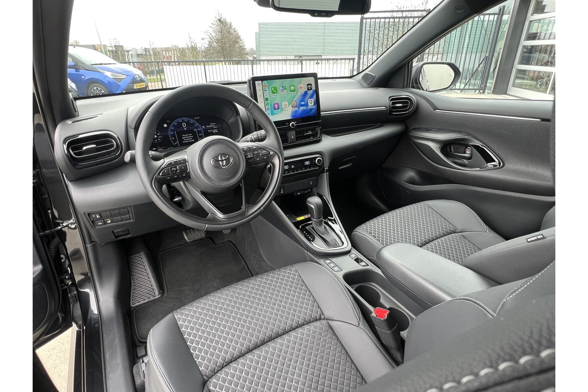 Toyota Yaris 1.5 Hybrid 130 Executive thumbnail 17