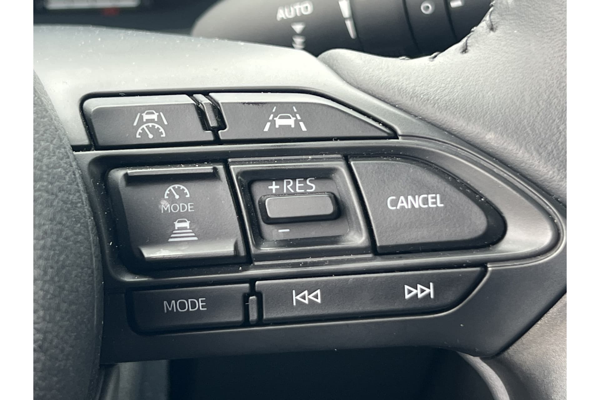 Toyota Yaris 1.5 Hybrid 130 Executive thumbnail 4