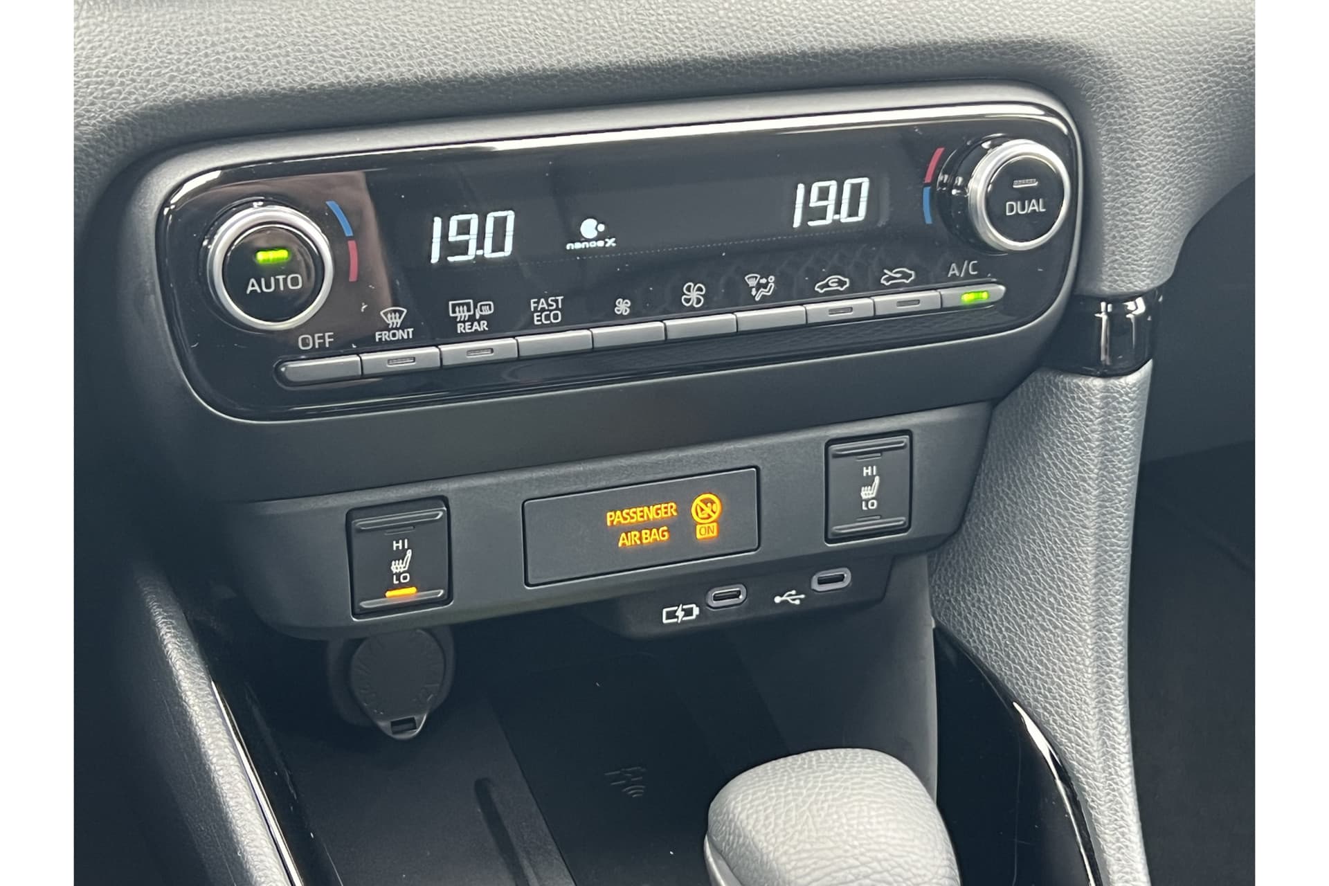 Toyota Yaris 1.5 Hybrid 130 Executive thumbnail 7